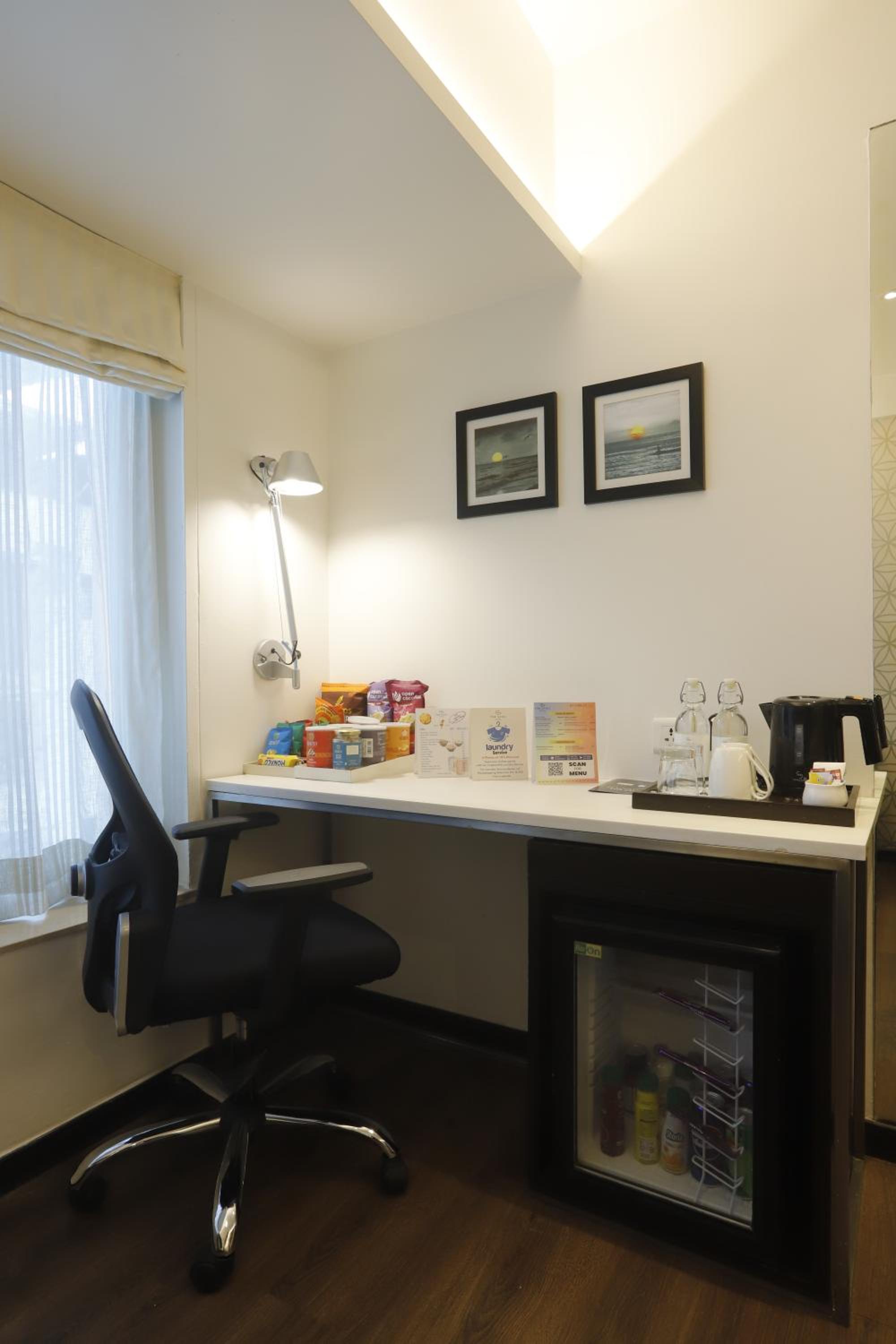 Club Room with Queen Bed photo 3