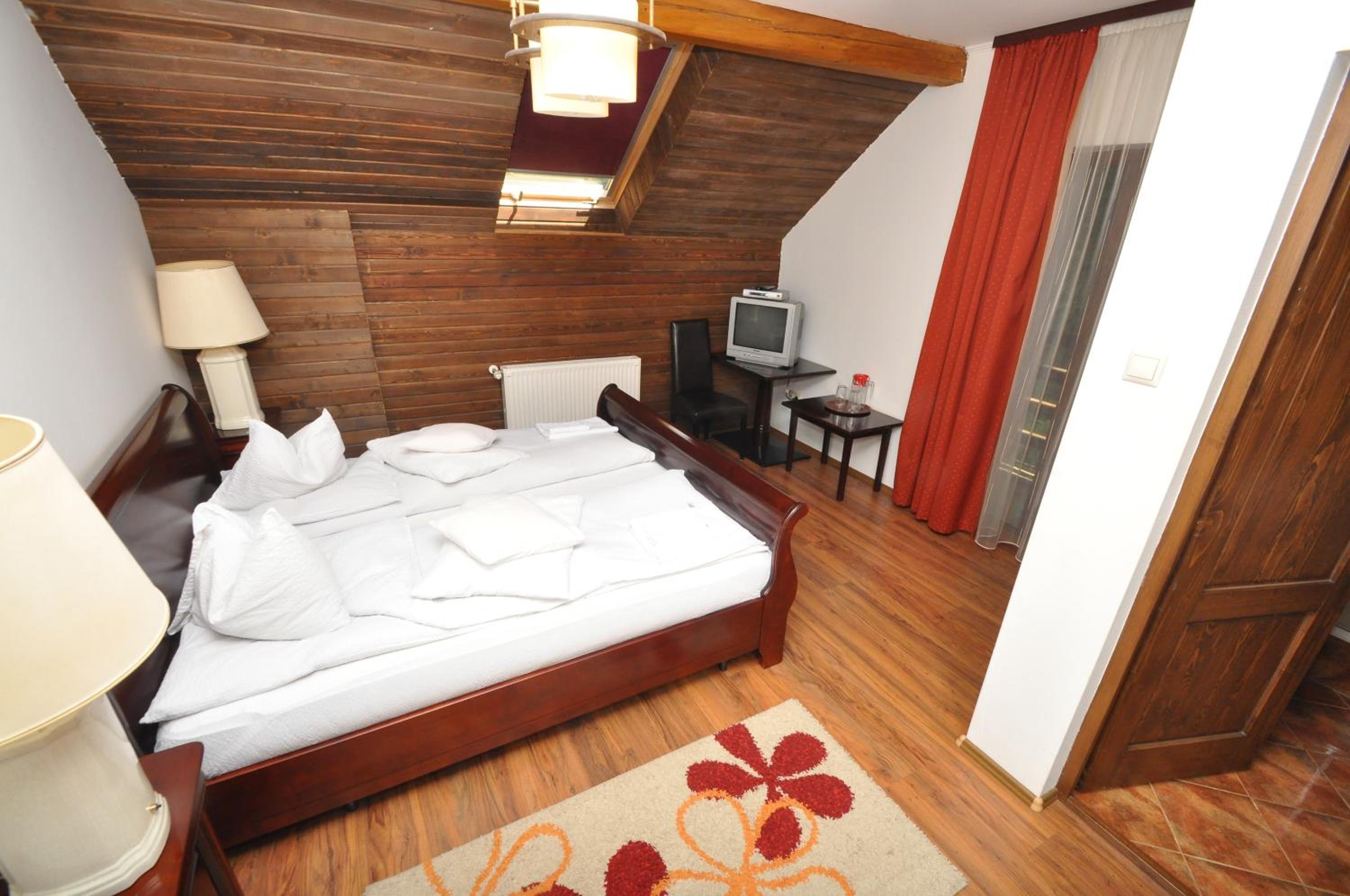 Double or Twin Room with Private Bathroom photo 2