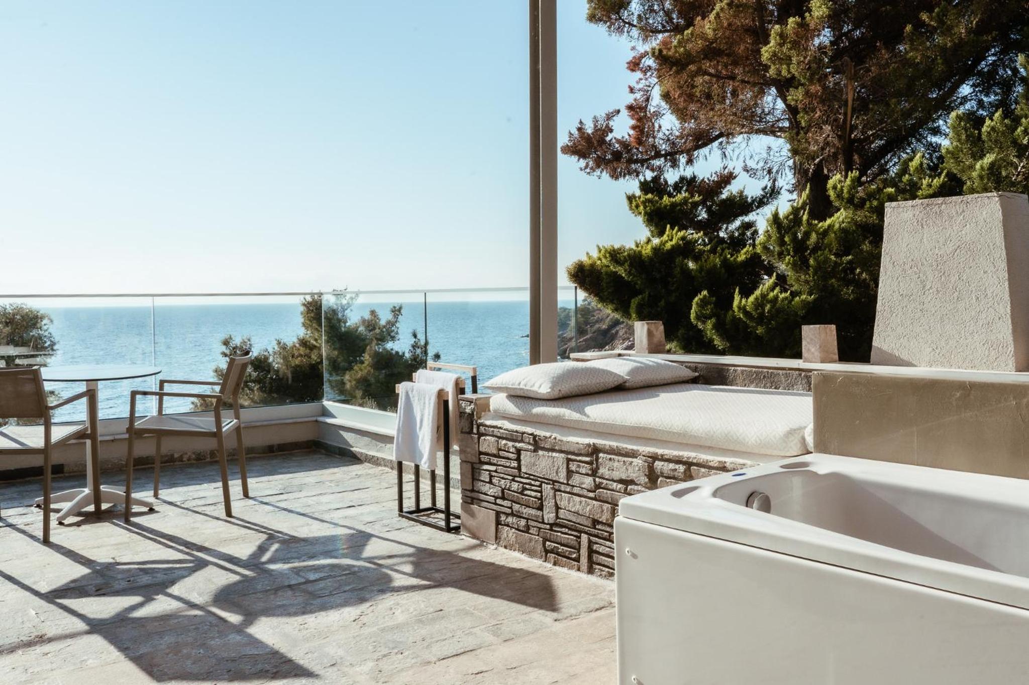 Elegant Suite with Sea View and Hot tub photo 1