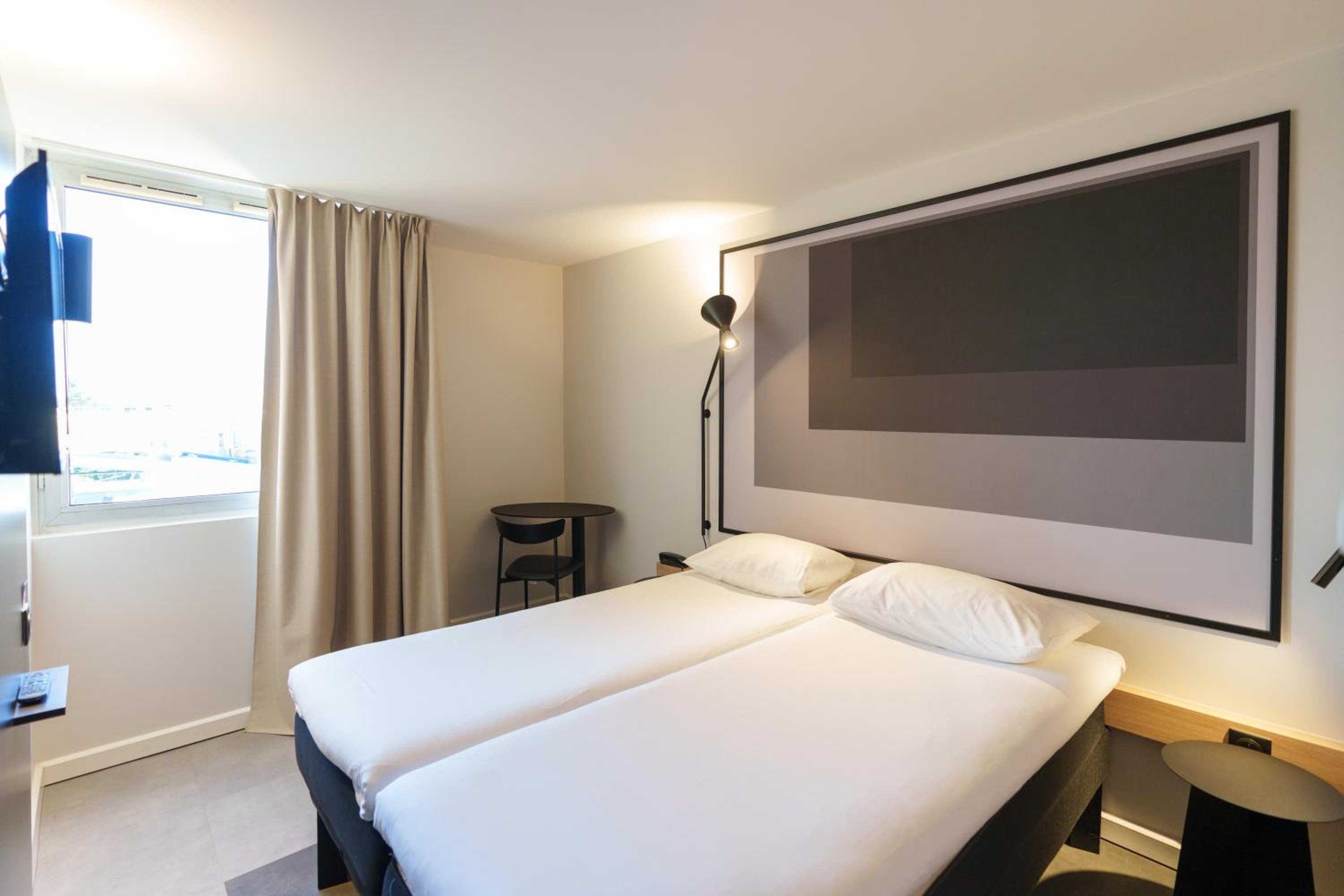 Triple Room with One Double Bed and One Single Bed - Photo 3