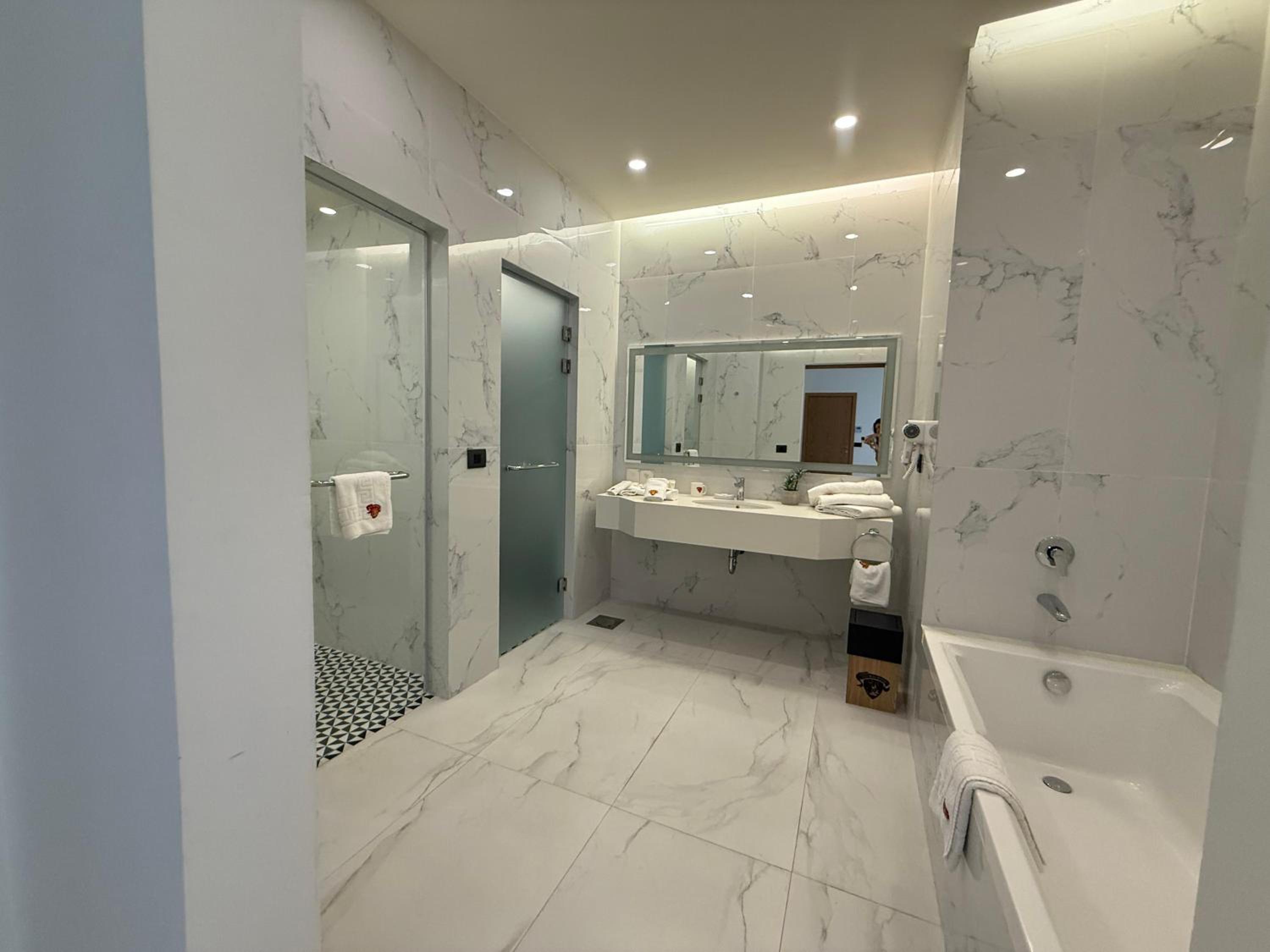 King Suite with Sea View photo 2