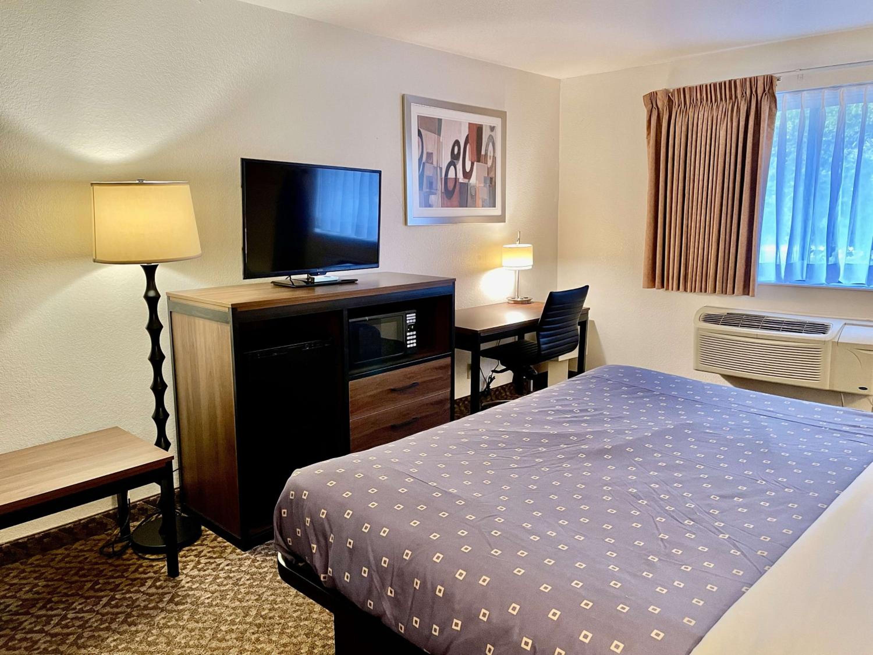King Room - Non-Smoking - Photo 1