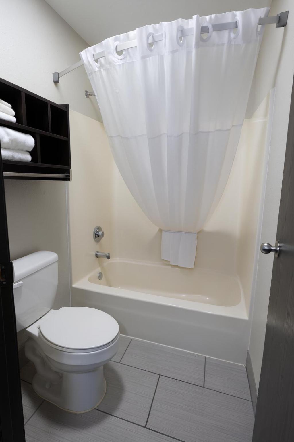 Double Room with Two Double Beds - Non-Smoking - Photo 4