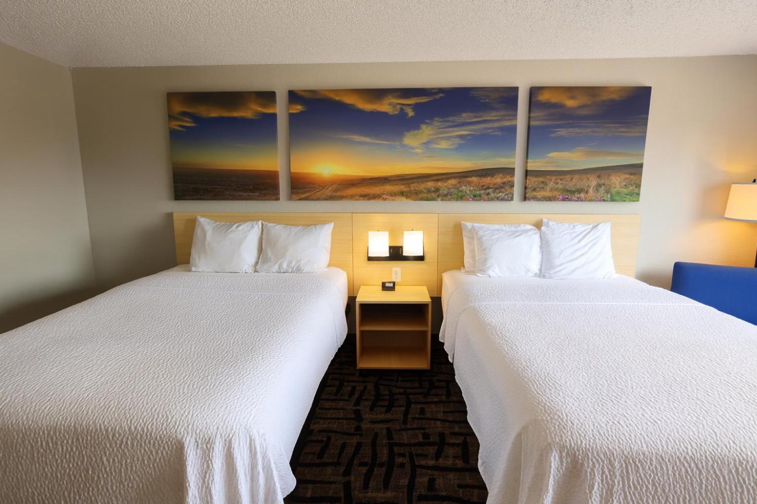 Double Room with Two Double Beds - Non-Smoking - Photo 2