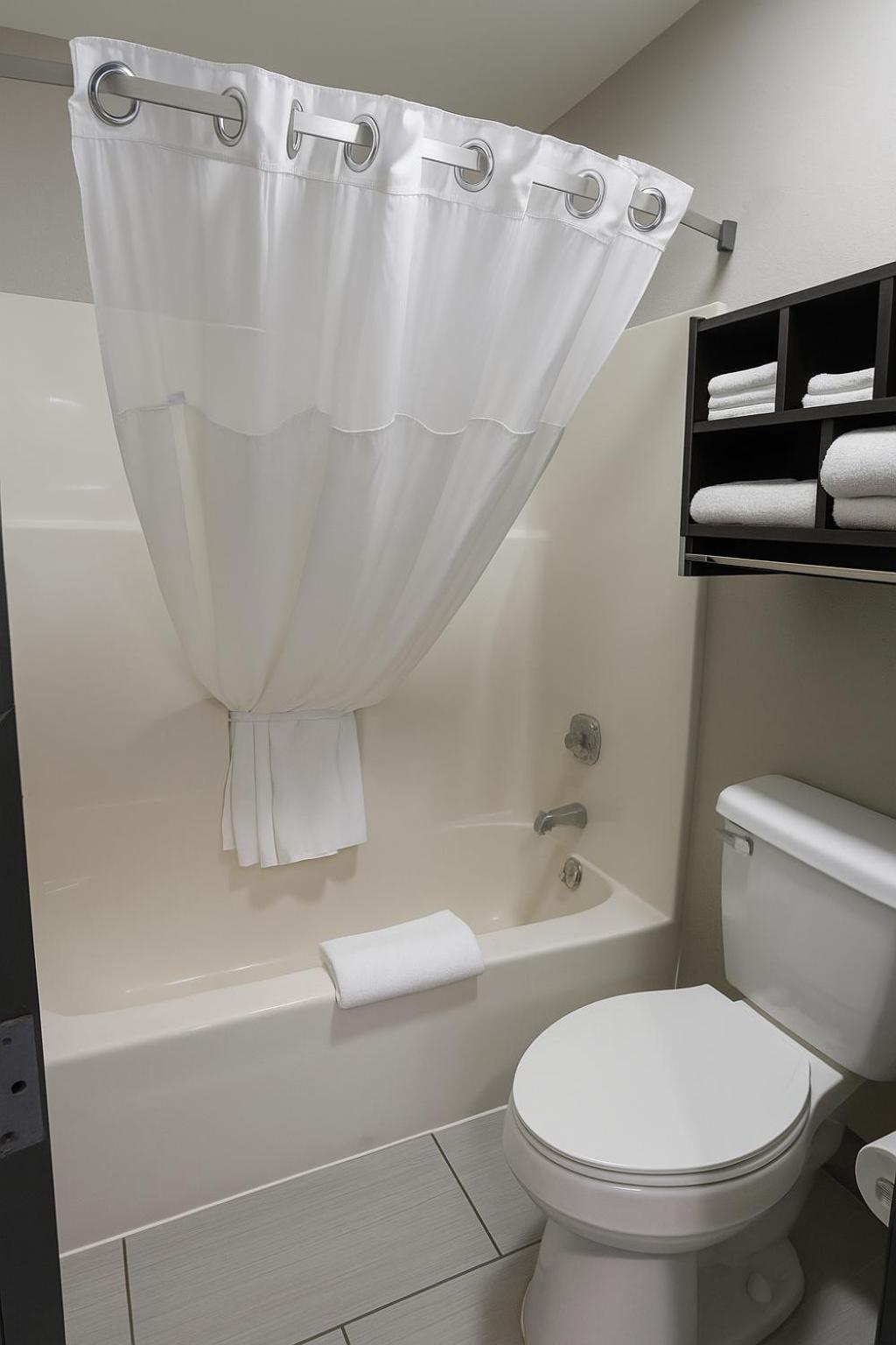 King Room - Non-Smoking - Photo 3