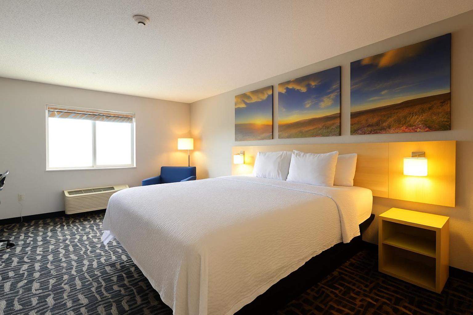 King Room - Non-Smoking - Photo 1