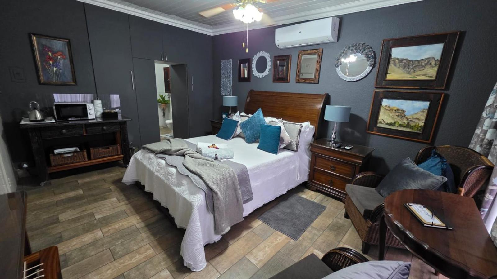 Standard Queen Room