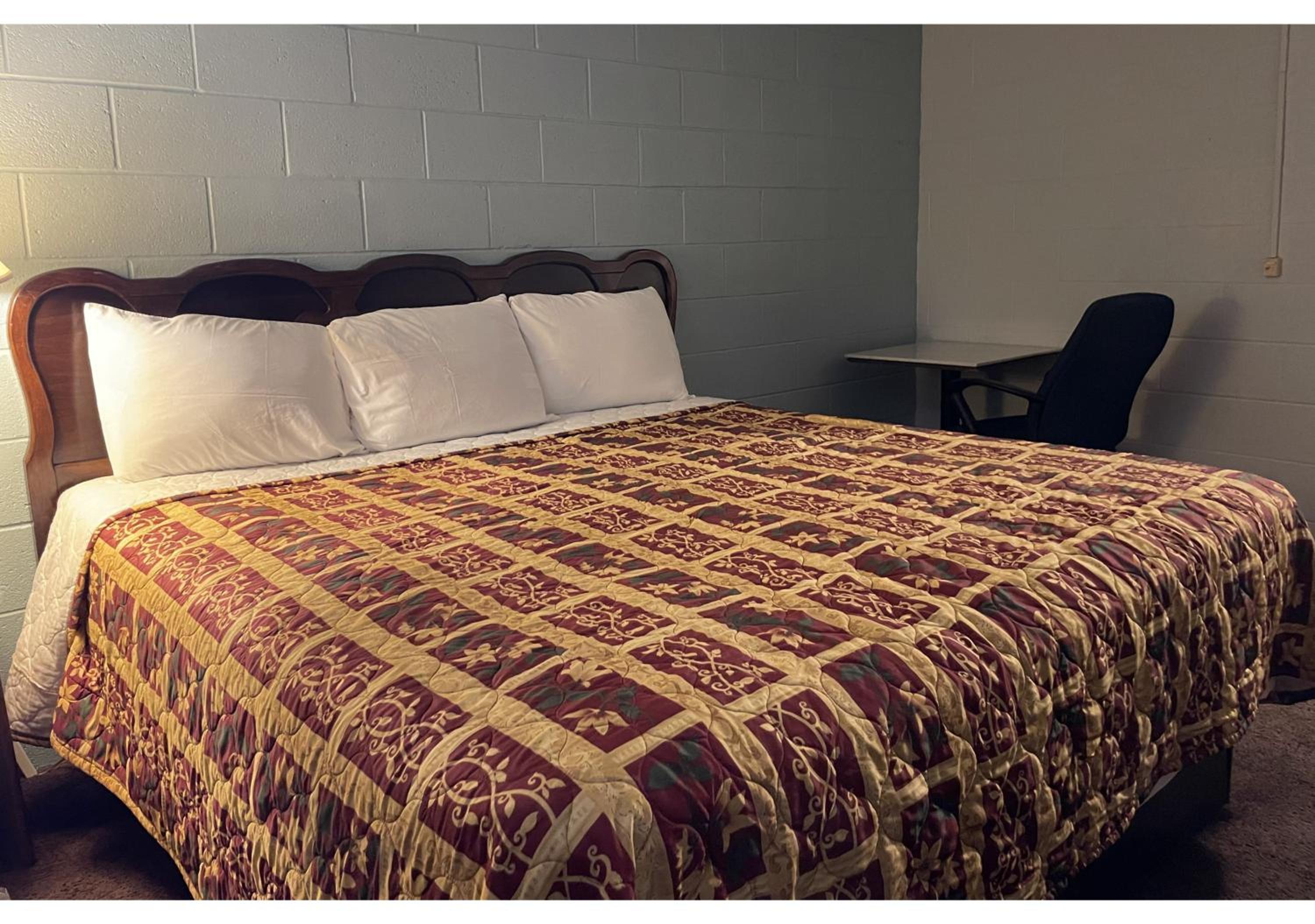 King Bed Non-Smoking photo 2