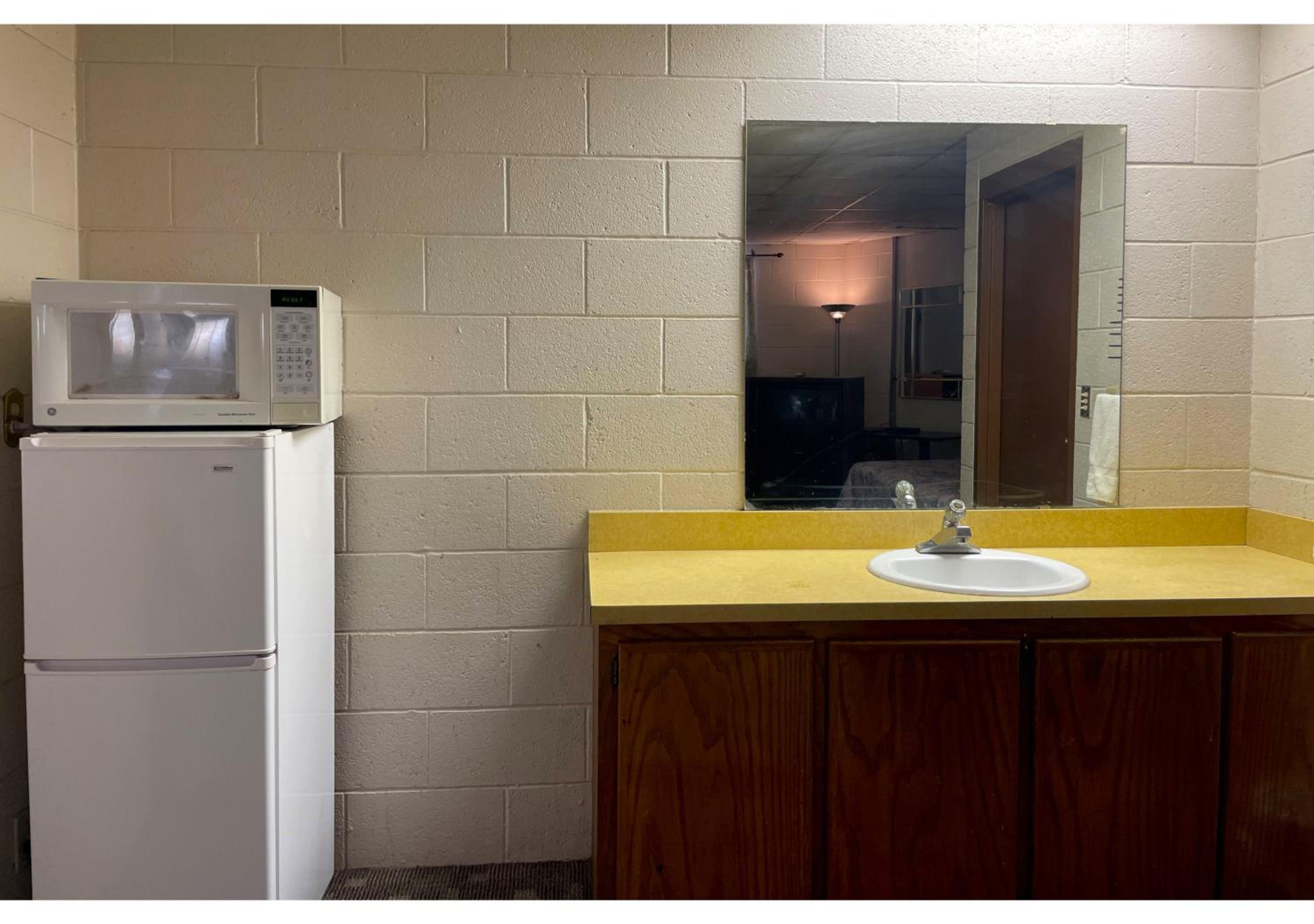 2 Full Beds with  Kitchenette photo 2
