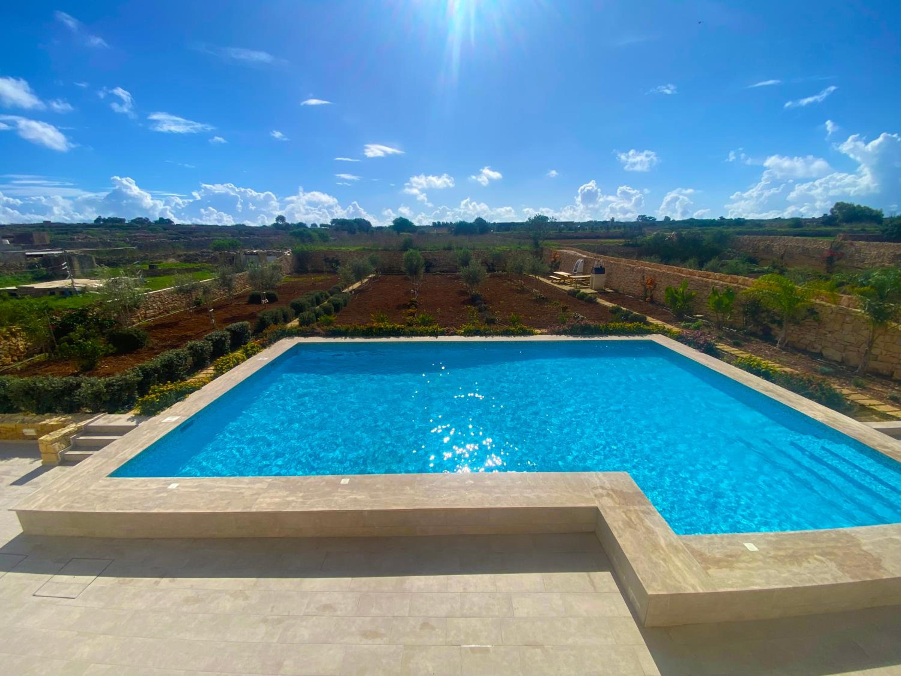 Two-Bedroom Apartment with Pool View photo 3
