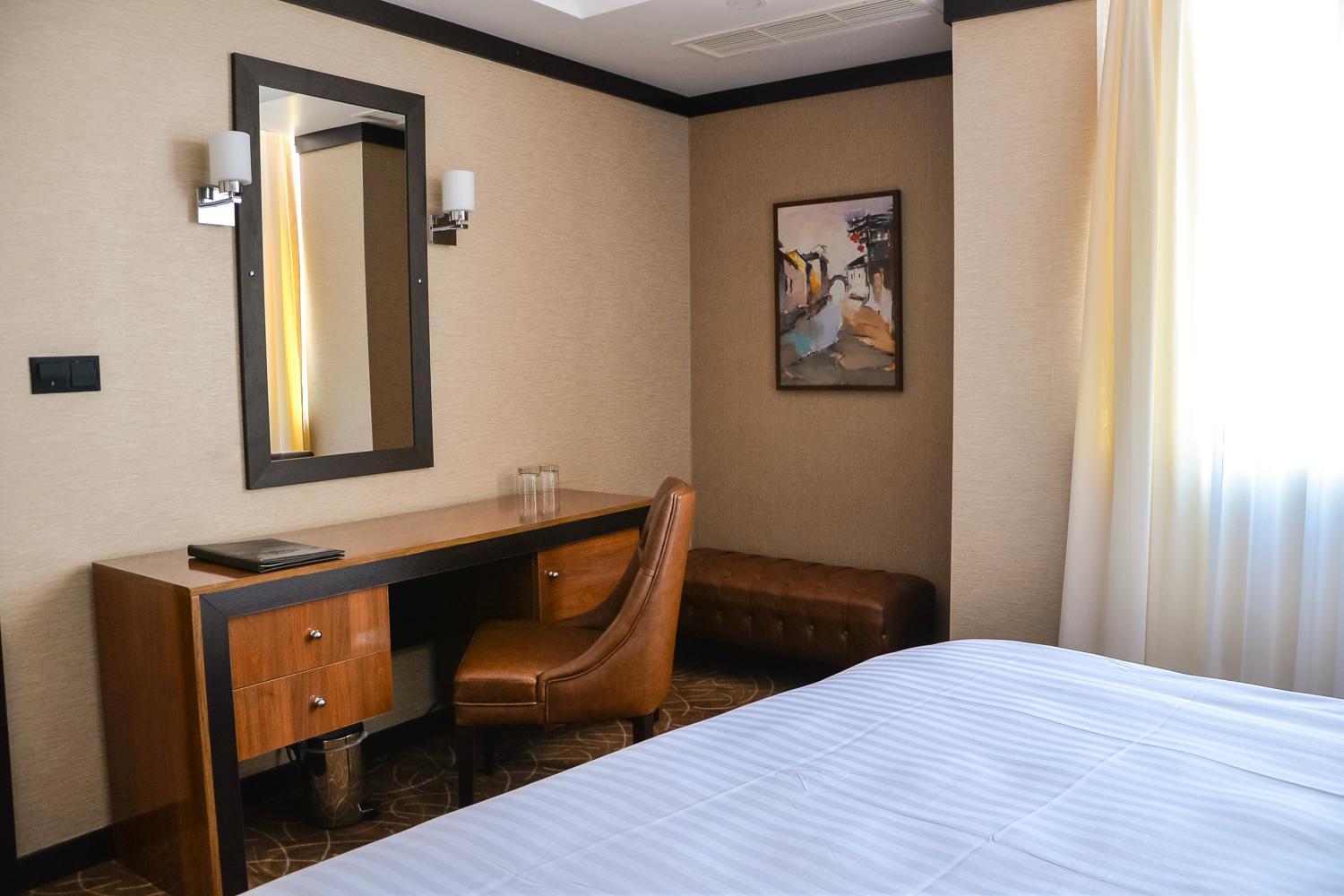 Executive Suite - Photo 2