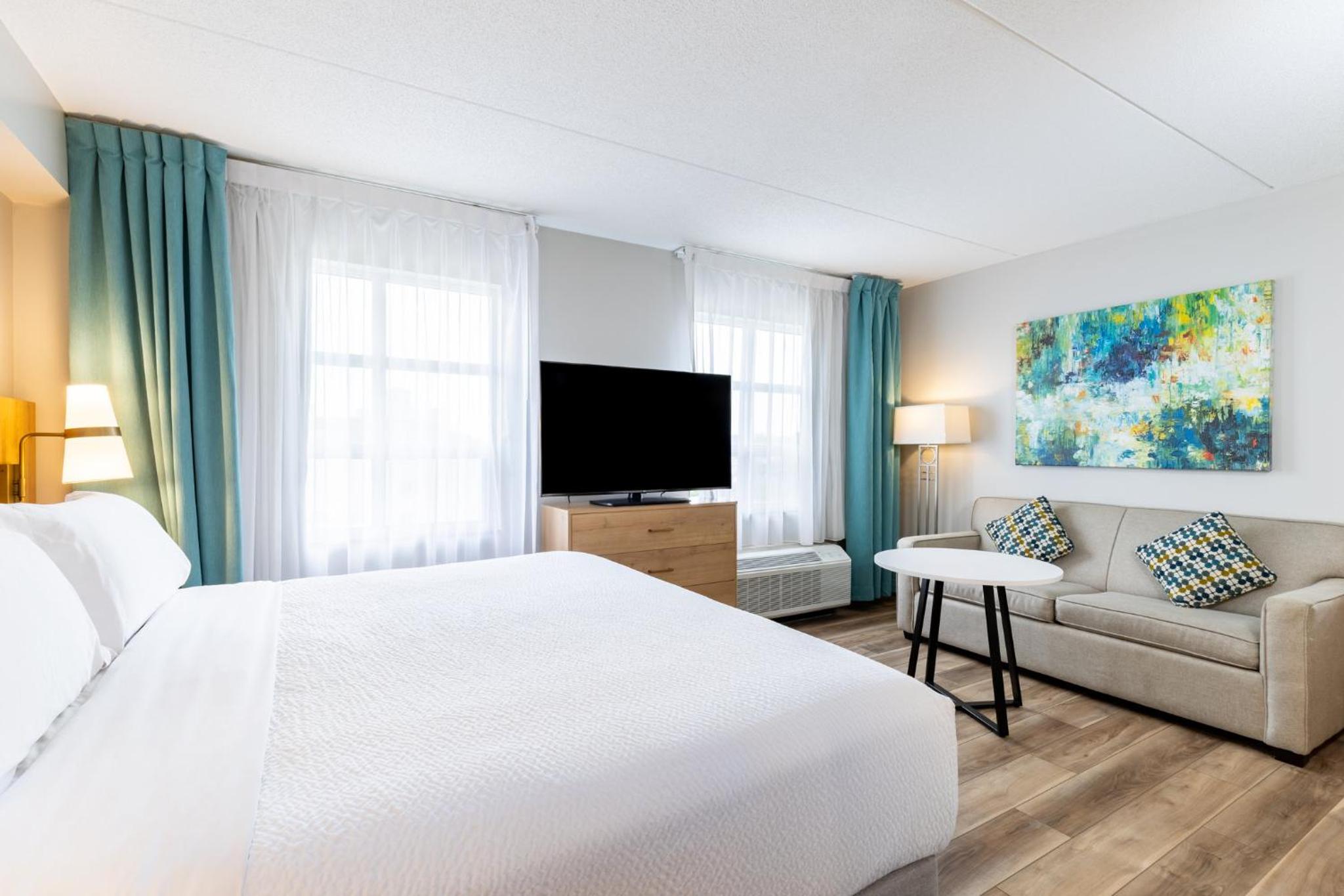 Studio Suite with King Bed - Non-Smoking - Photo 2