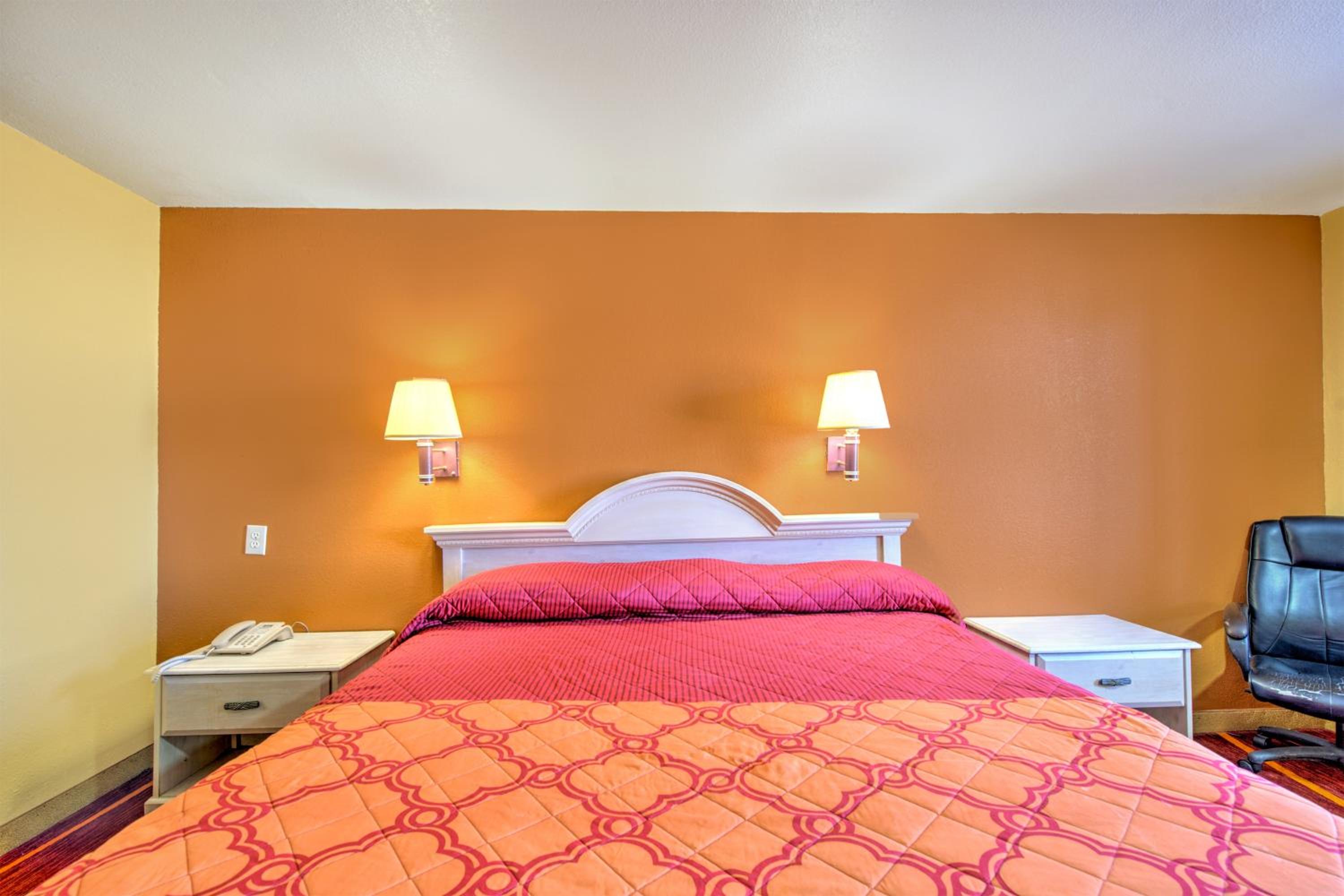 King Bed Accessible Non-Smoking photo 2