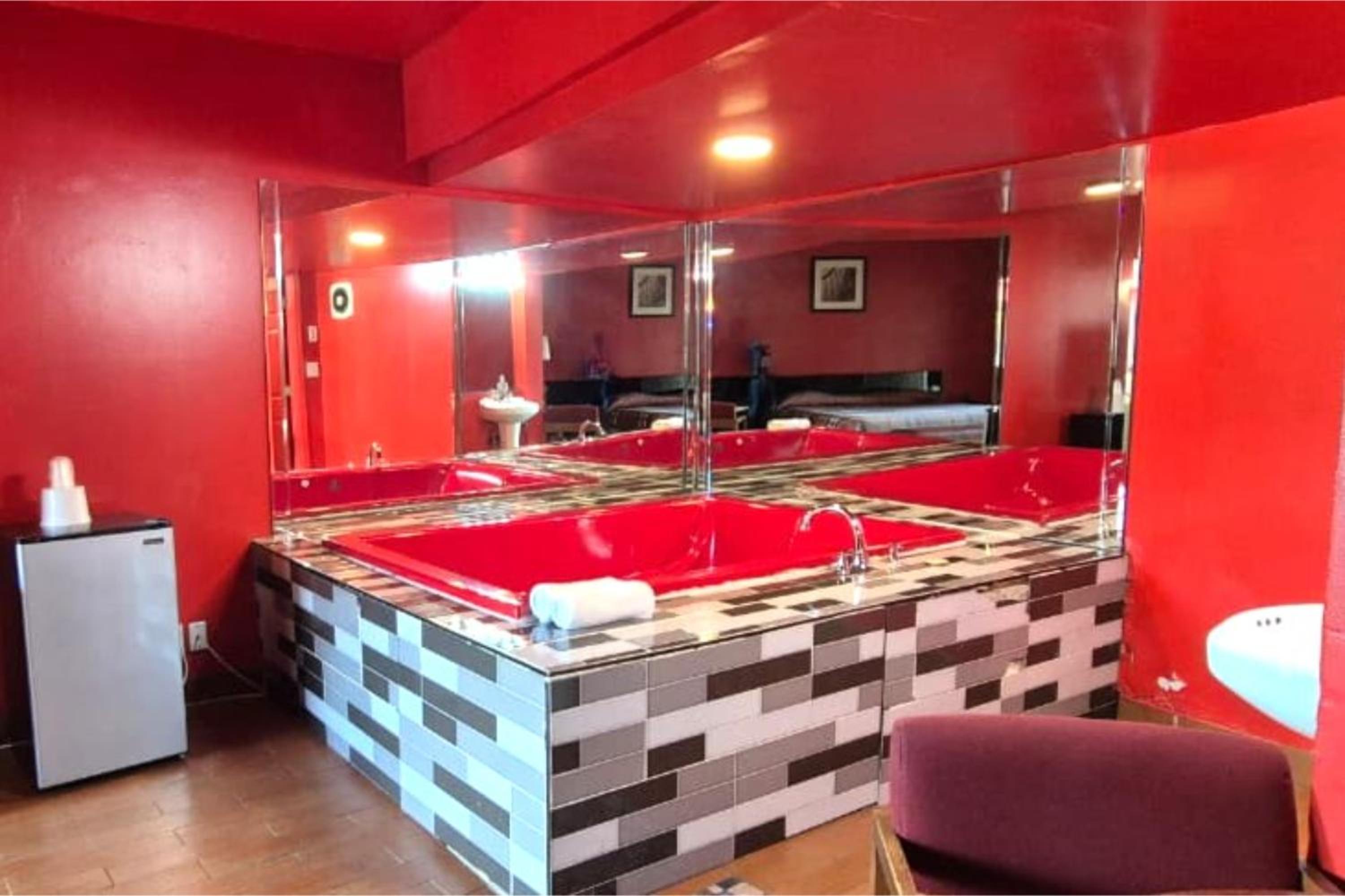 King Bed Non-Smoking With Jetted Tub