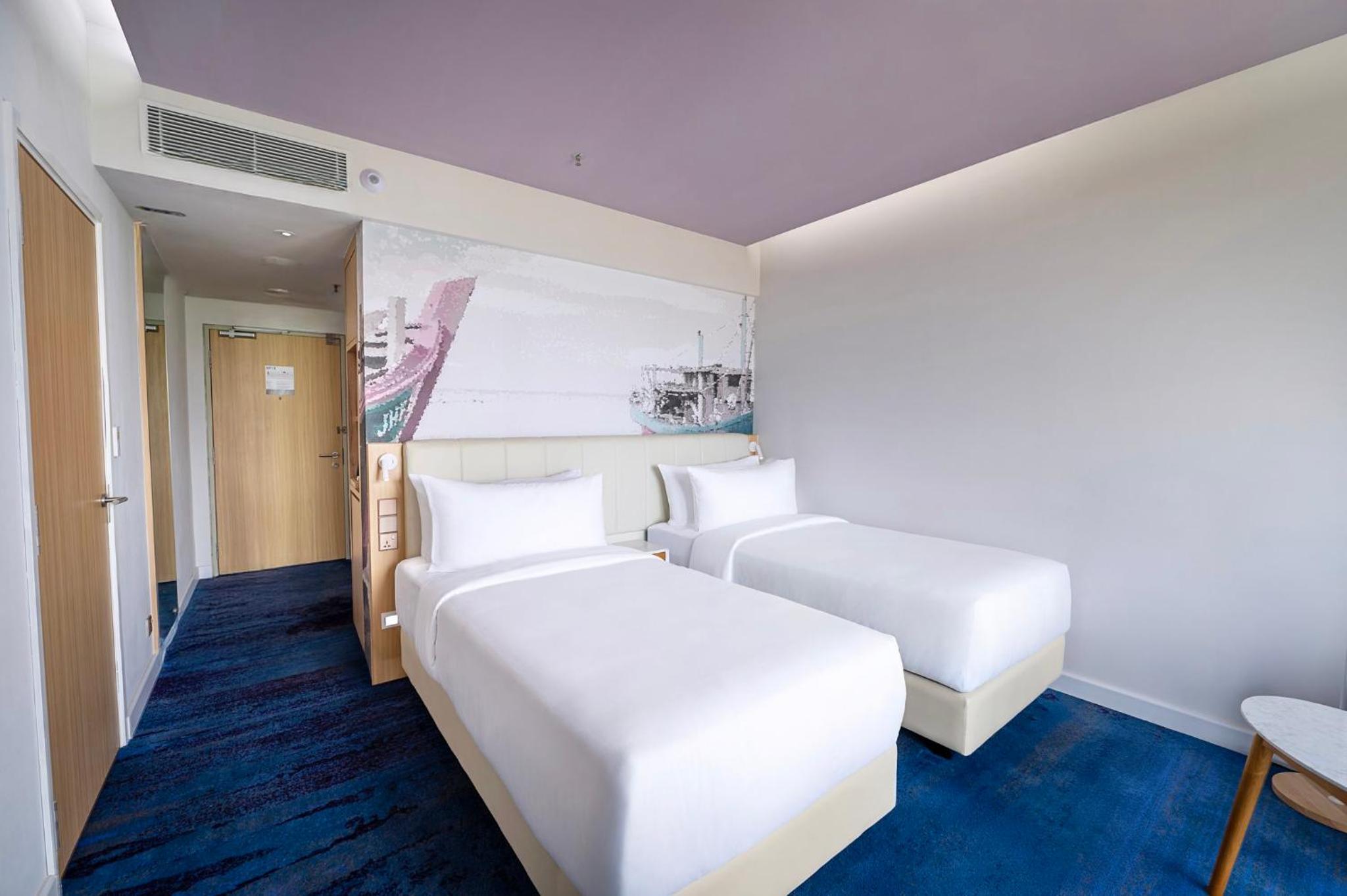 Superior Twin Room with City View