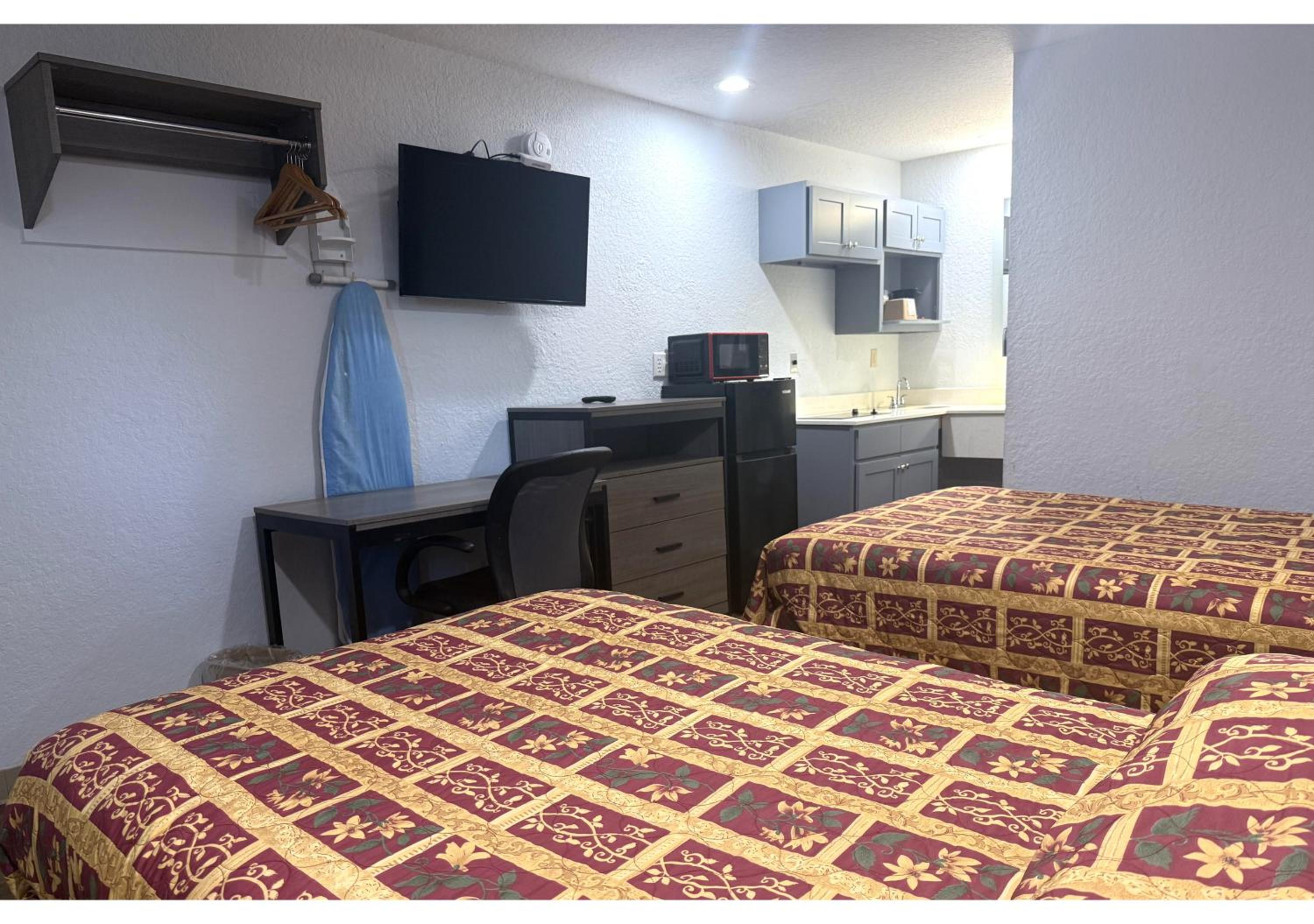 1 Full Bed and 1 Twin Bed Non-Smoking - Photo 4