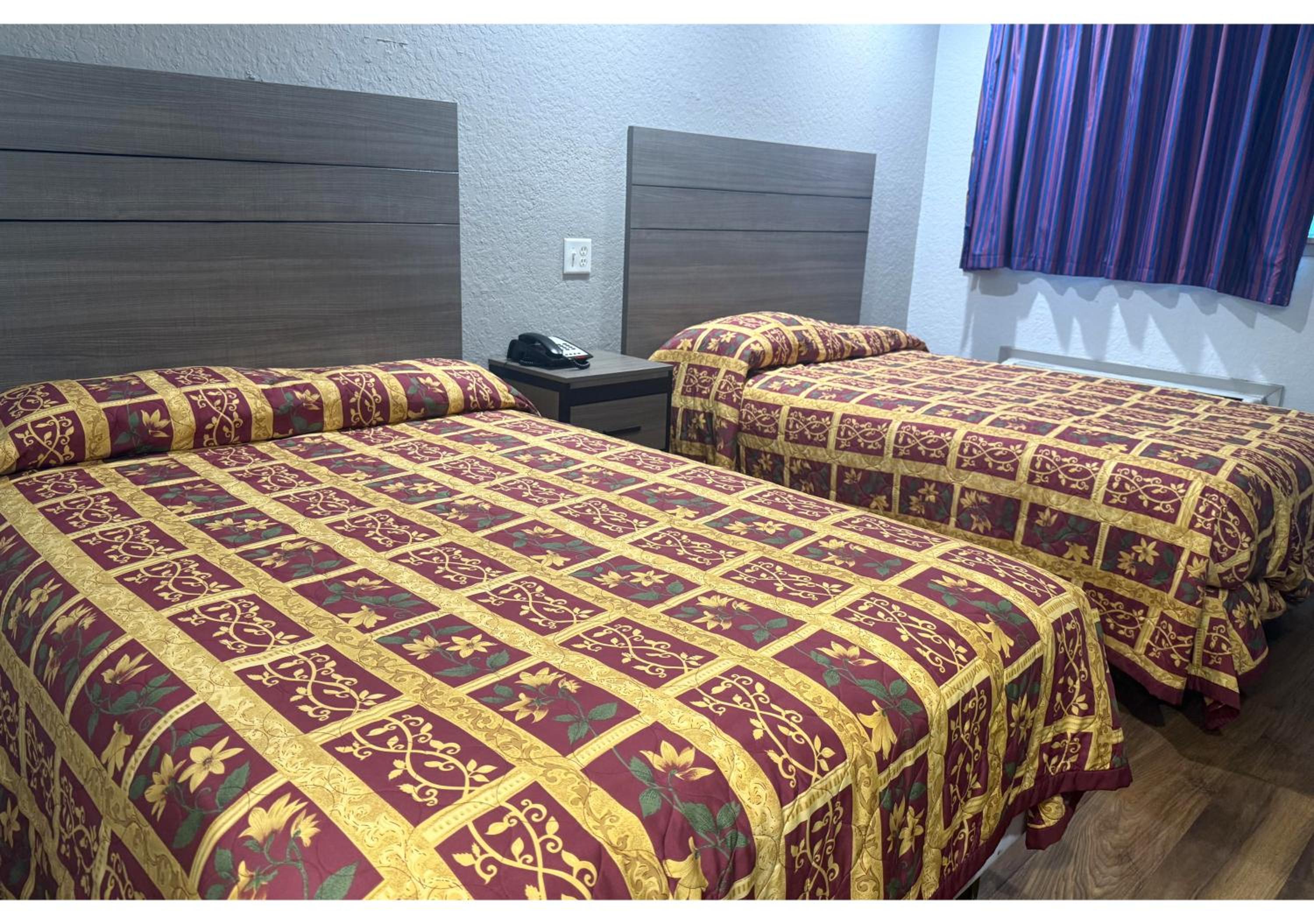 1 Full Bed and 1 Twin Bed Non-Smoking - Photo 3