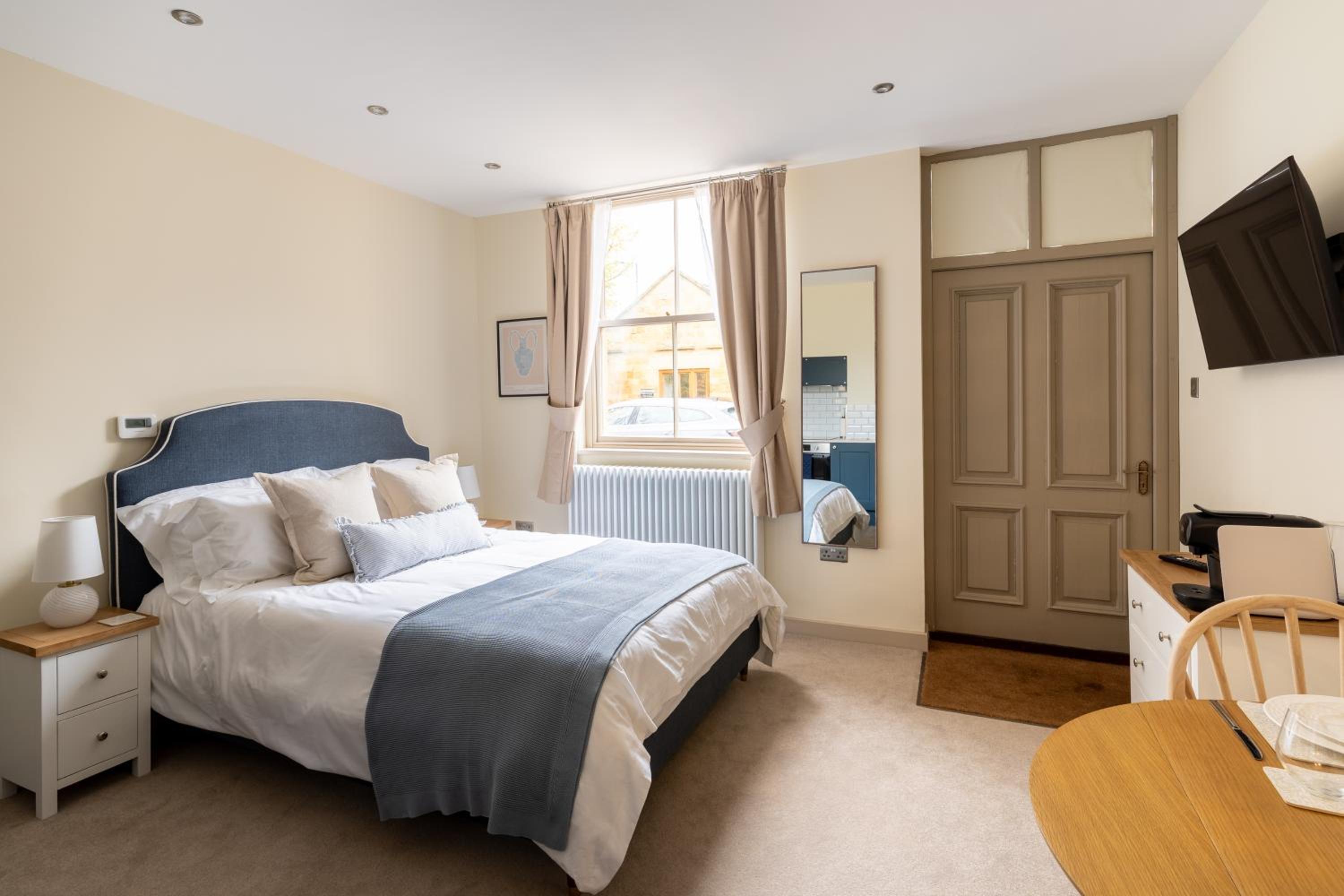 3 Delabere House photo 3
