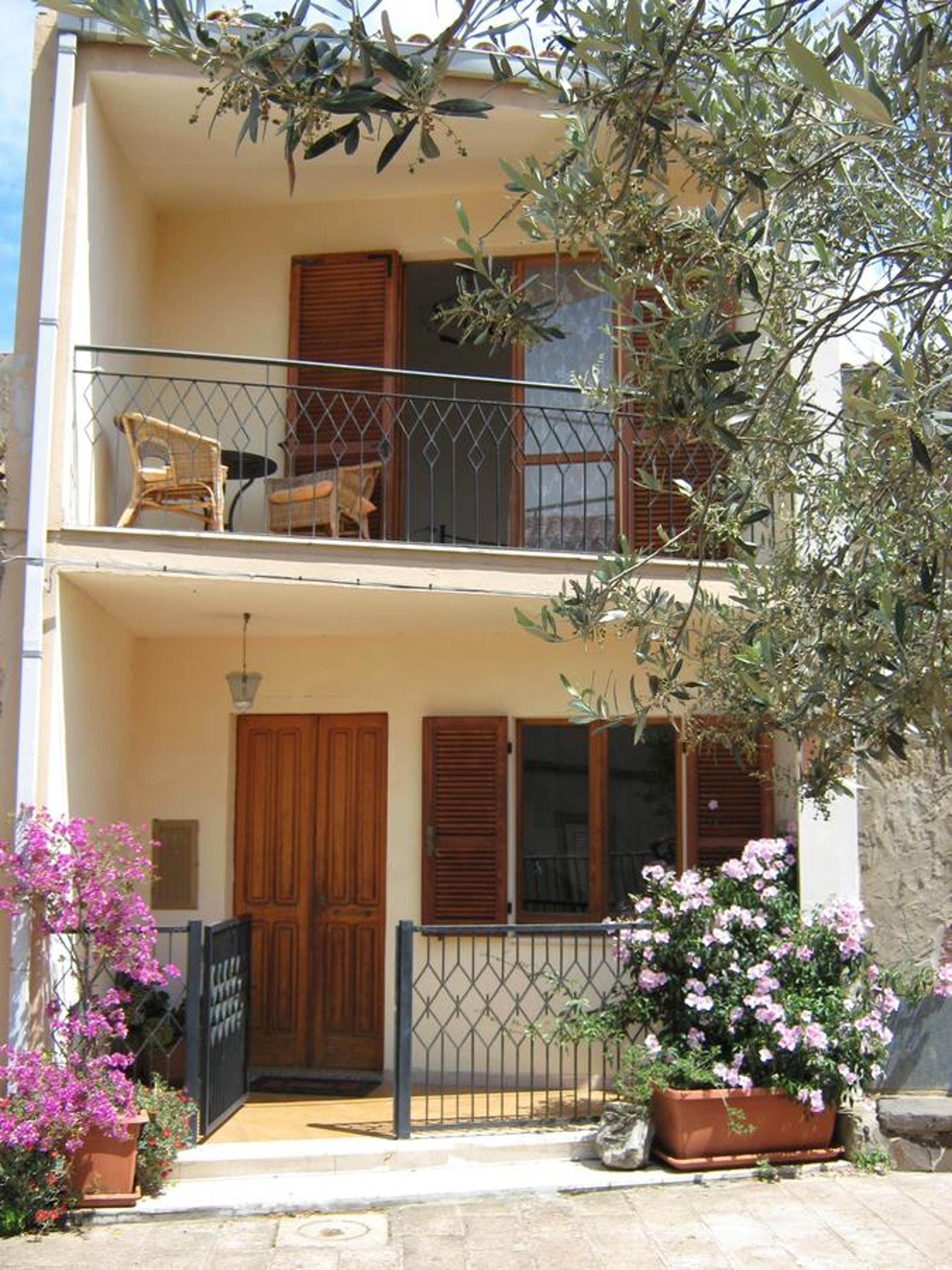 Three-Bedroom House - Photo 23