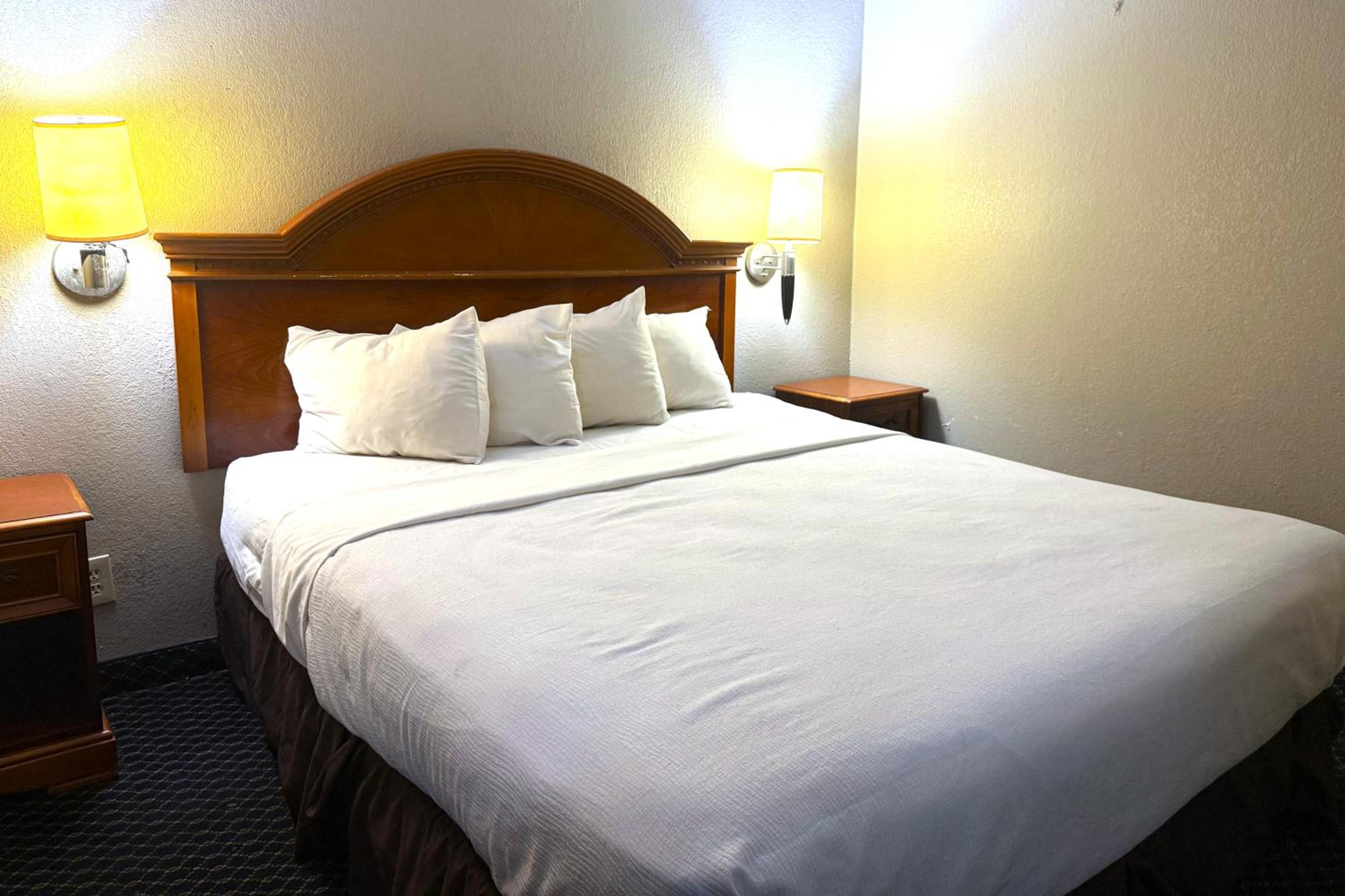 King Bed Suite Smoking