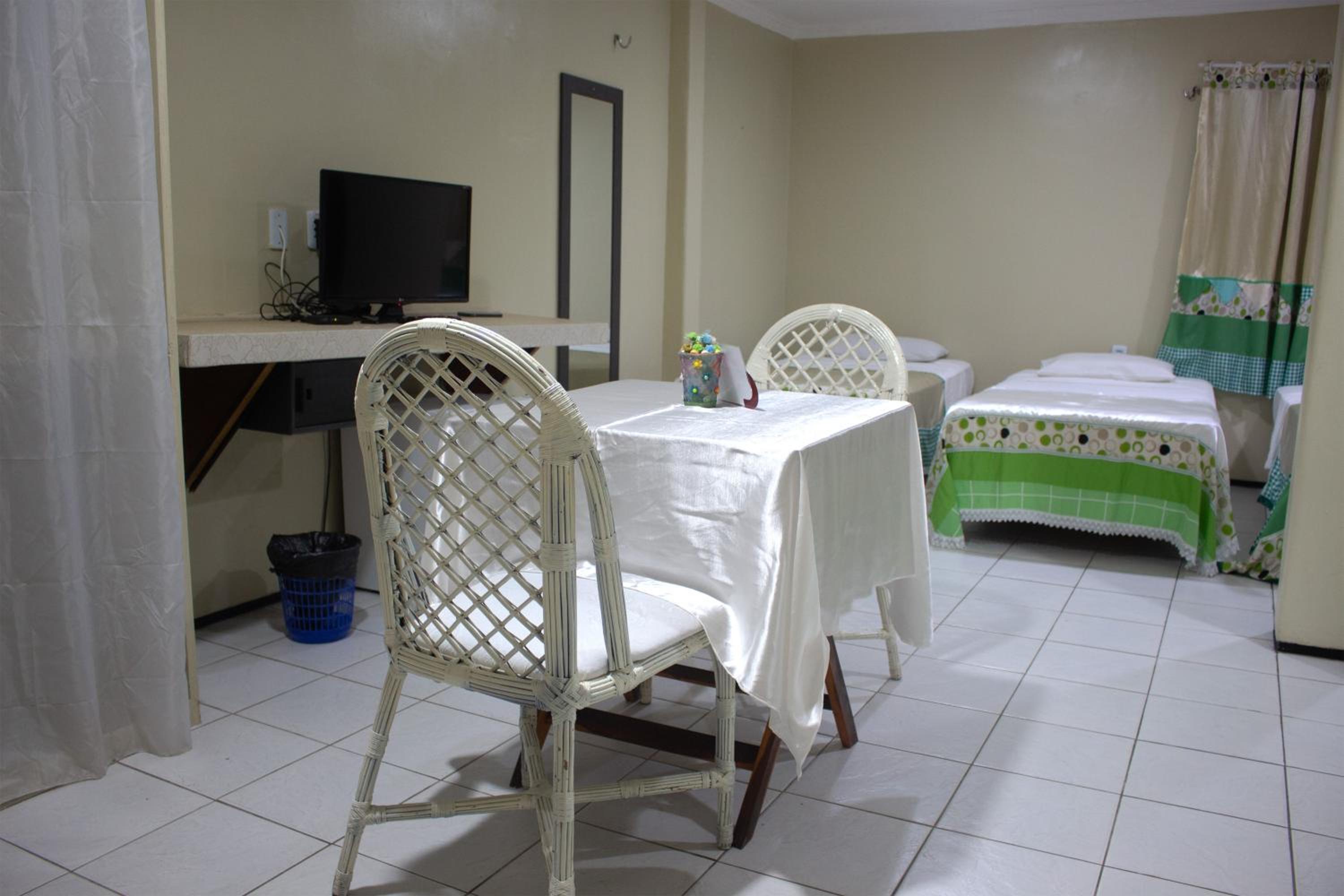 Superior Family Room - Photo 2