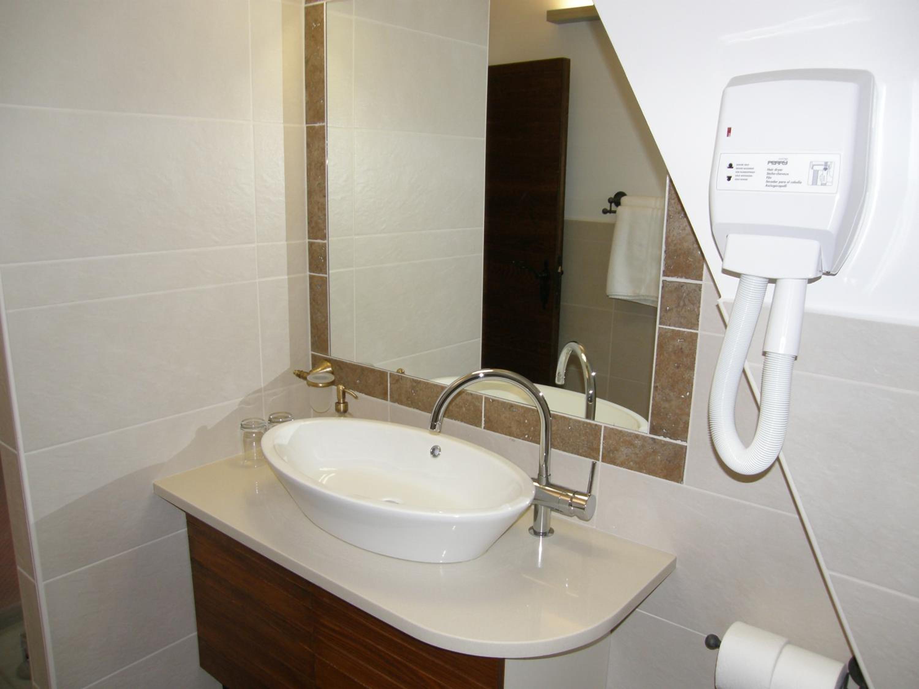 Double Room - Photo 3
