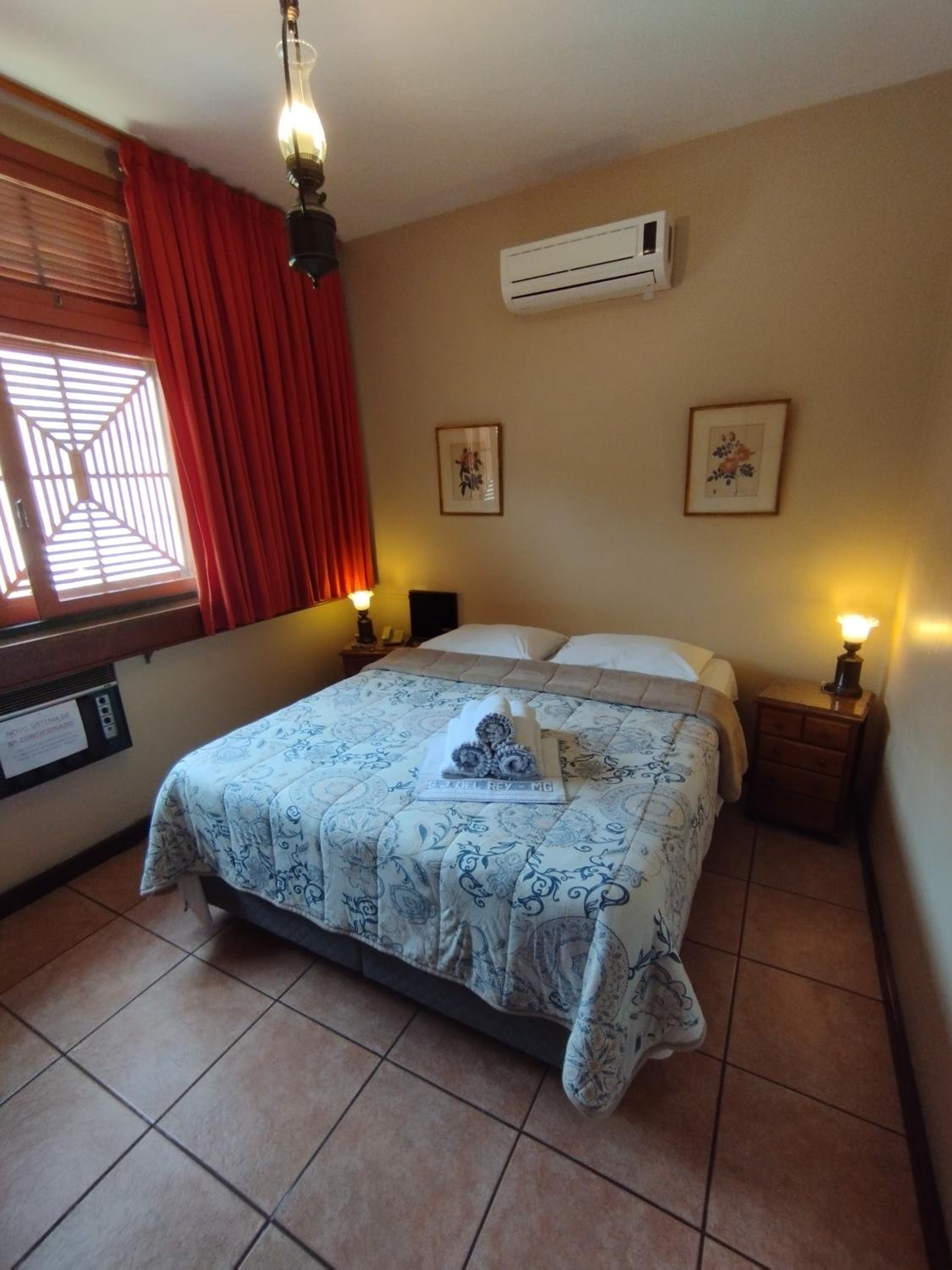 Queen Suite with Pool View photo 3