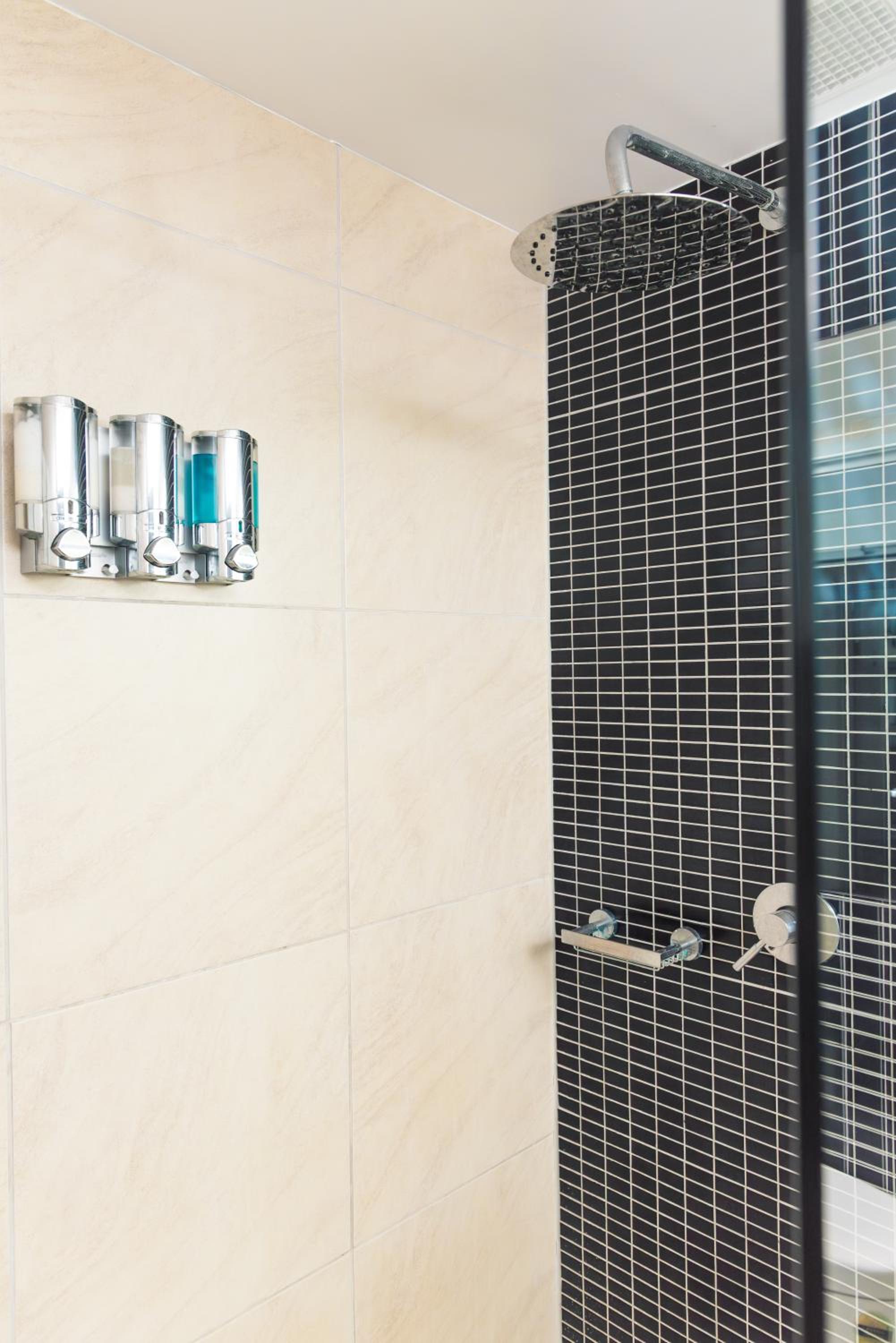 One-Bedroom Premium Apartment with Ocean View + $25 Litchfield or Fishing Voucher pp photo 2