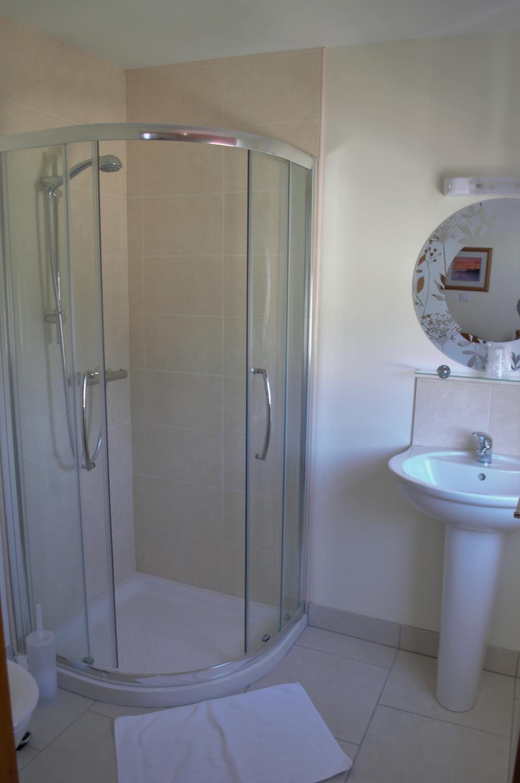 Single Room with Bathroom photo 2