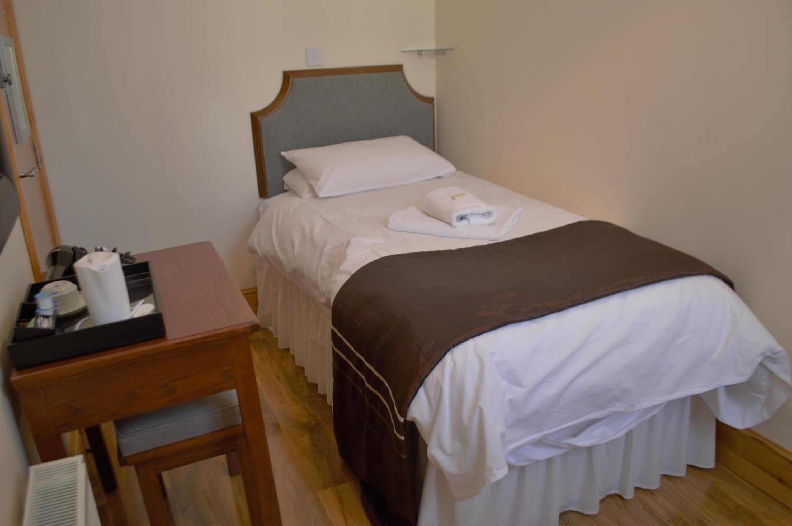 Single Room with Bathroom photo 1