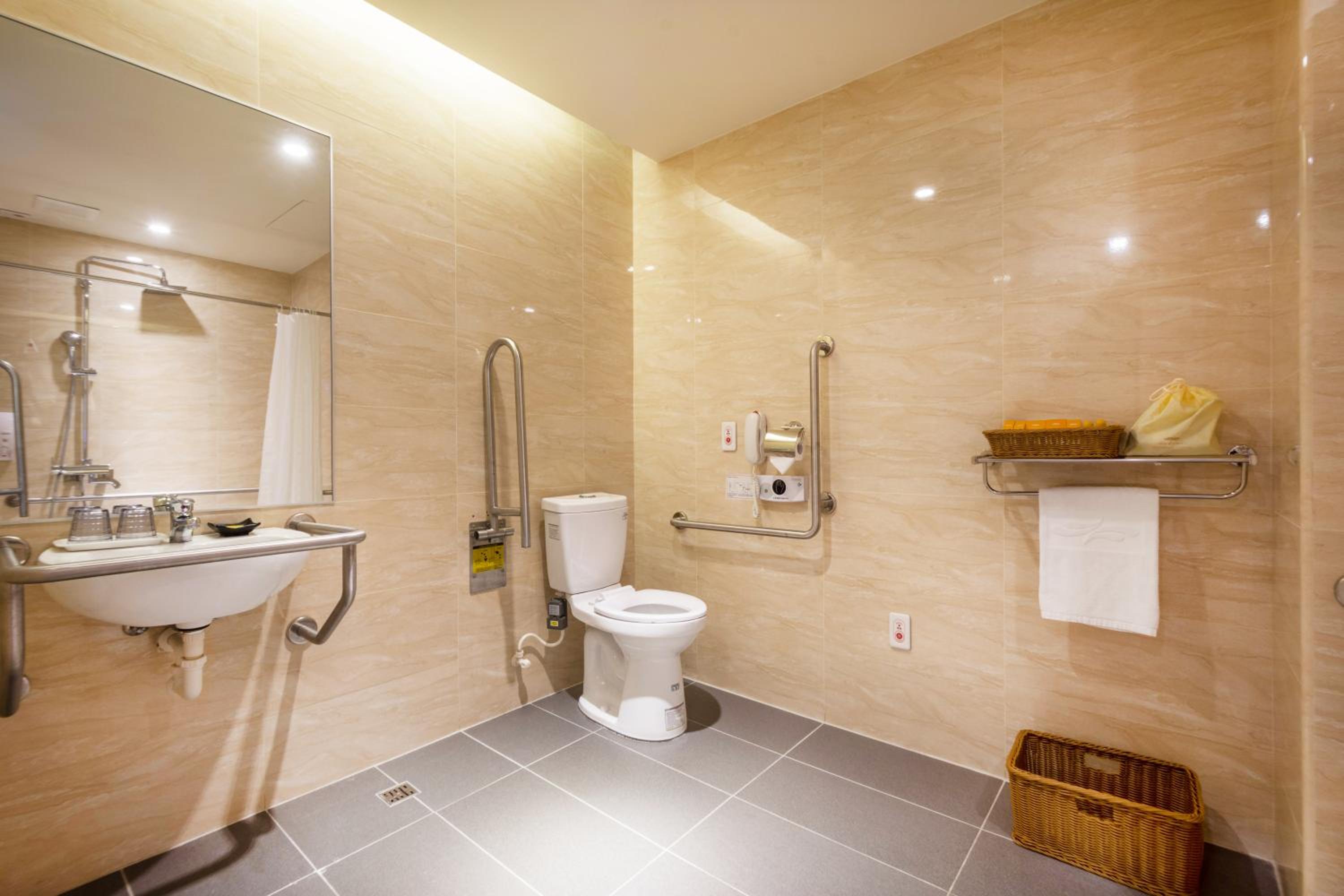 Double Room - Disability Access photo 2