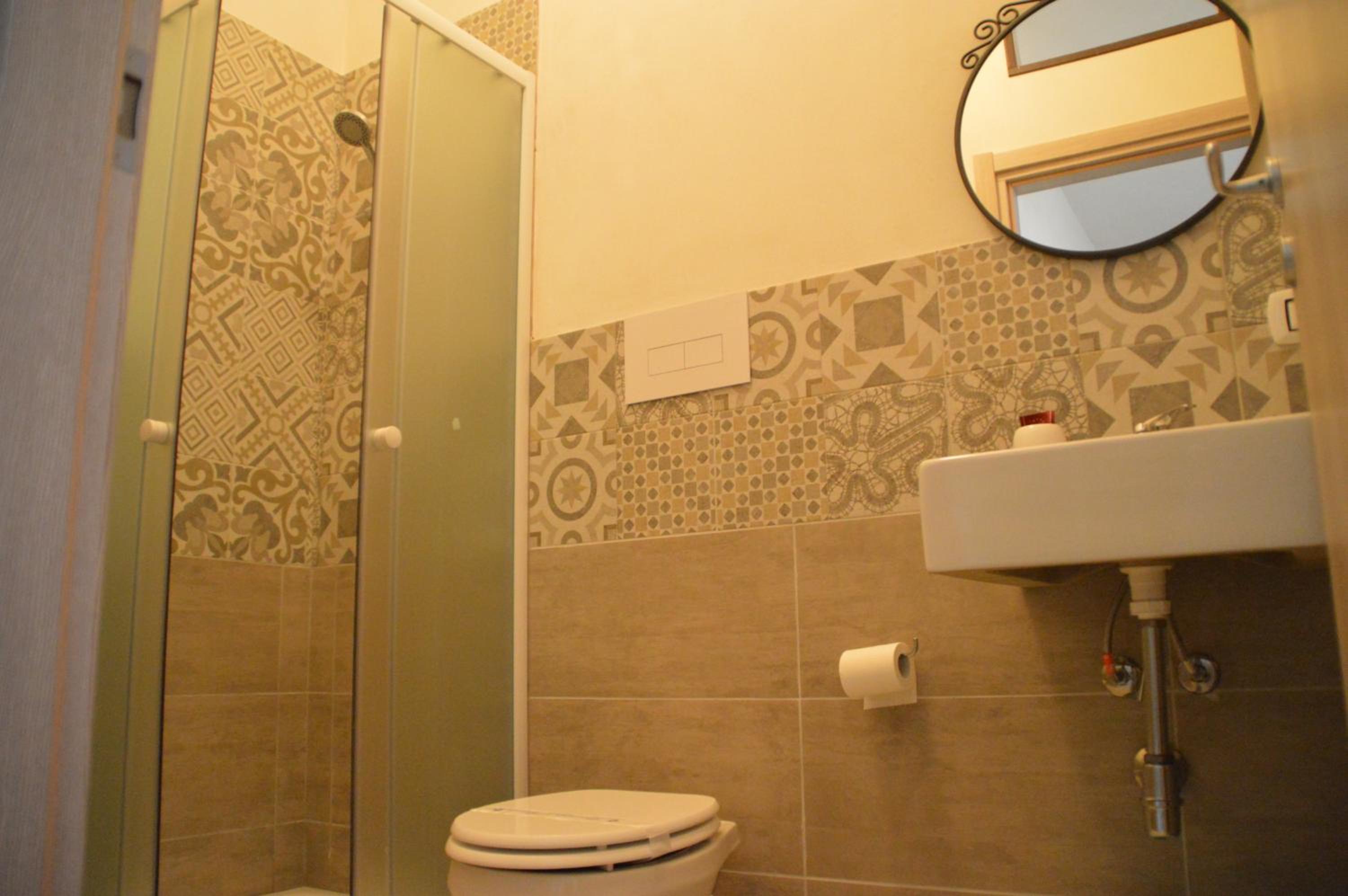 Triple Room with Private Bathroom - Photo 8