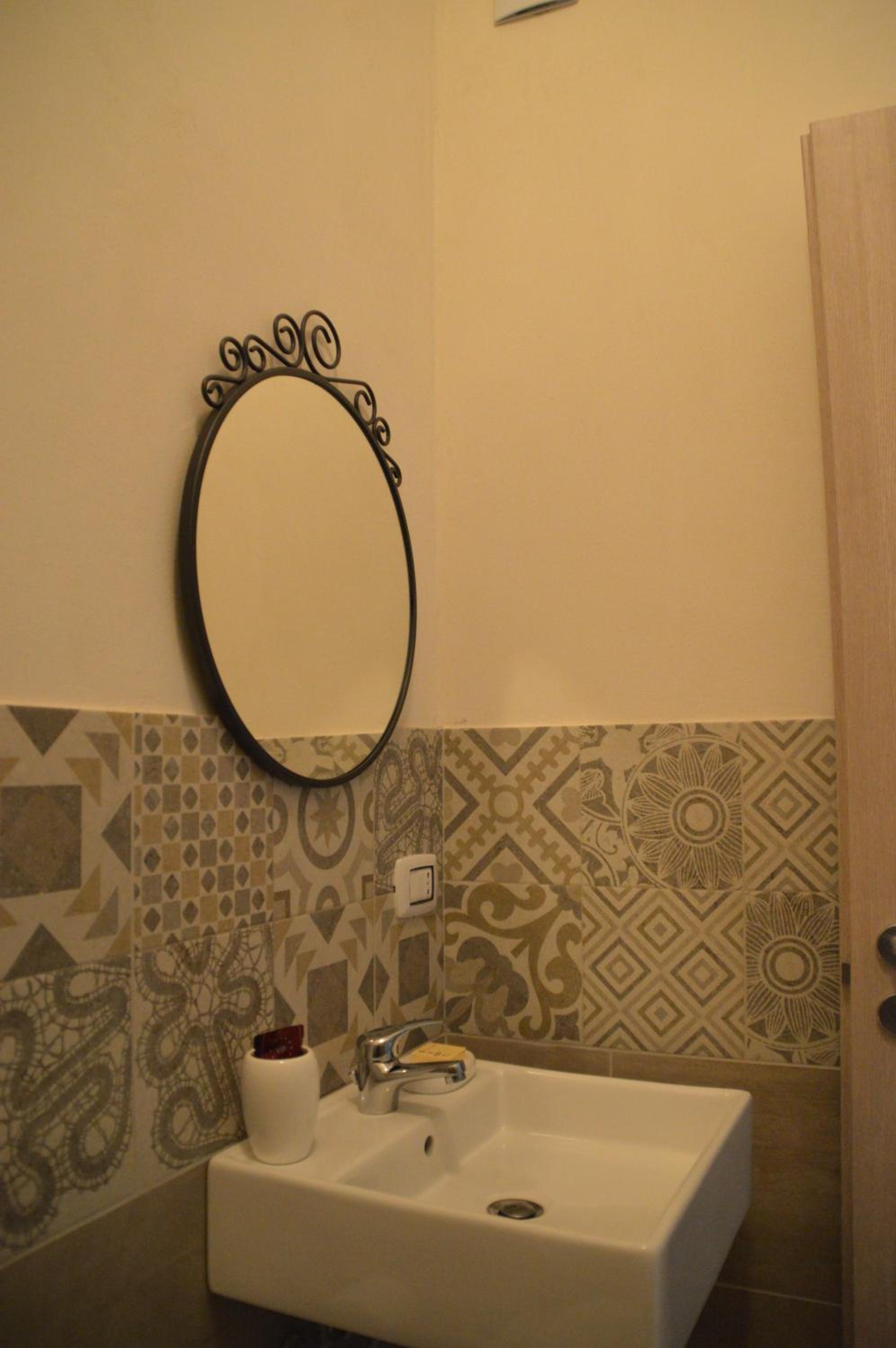 Triple Room with Private Bathroom - Photo 9