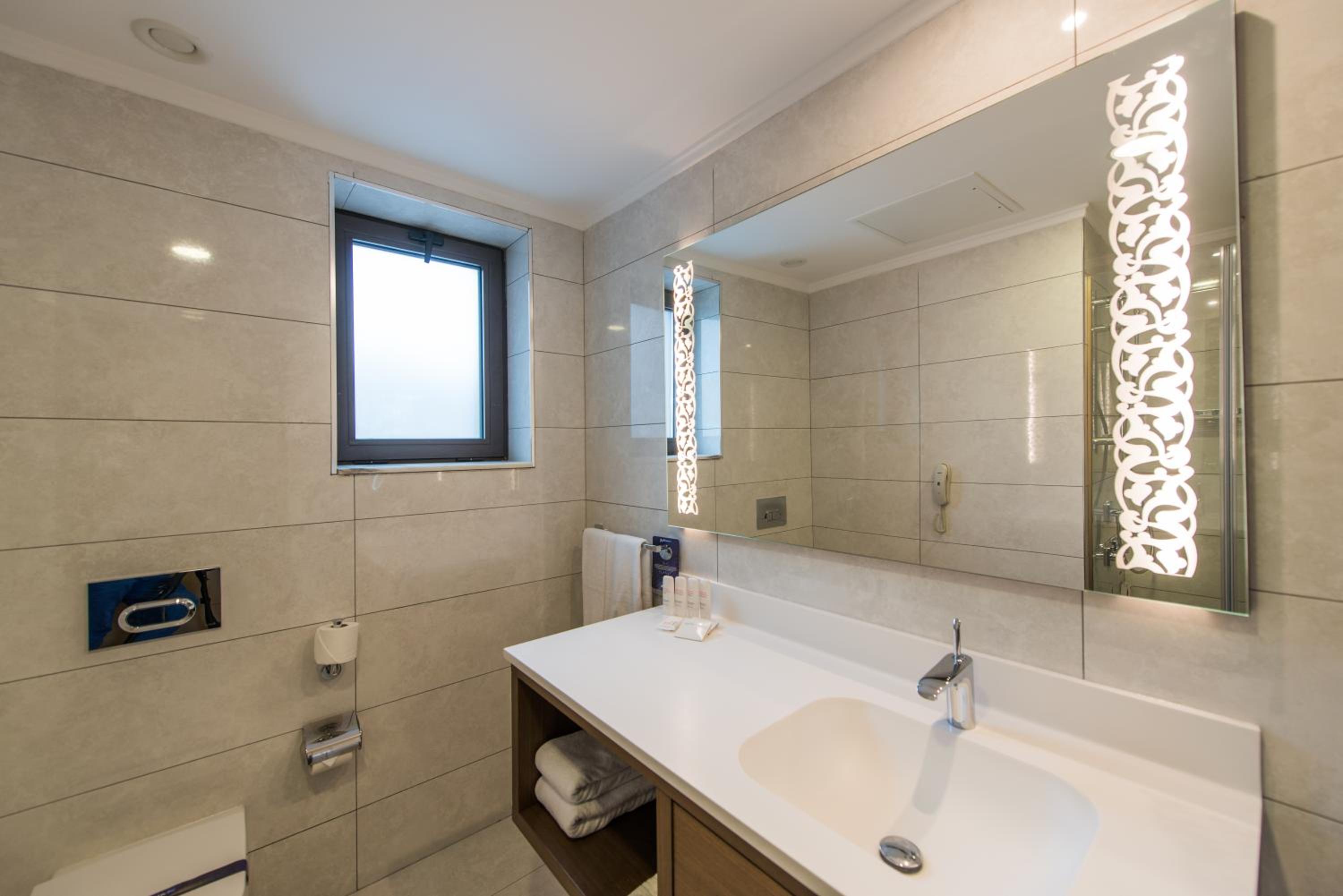 One-Bedroom Suite photo 3