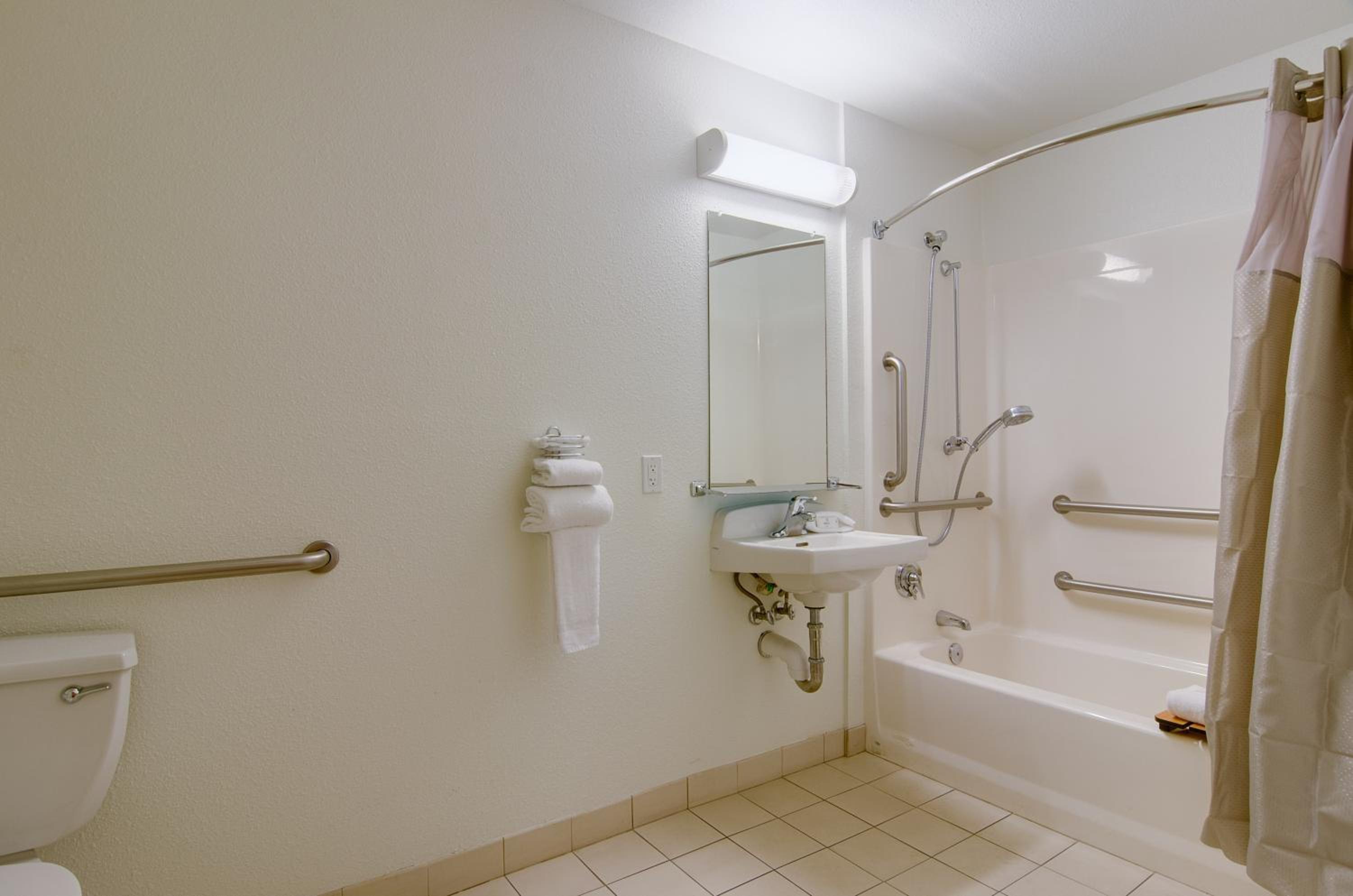 Double Room - Disability Access - Roll In Shower