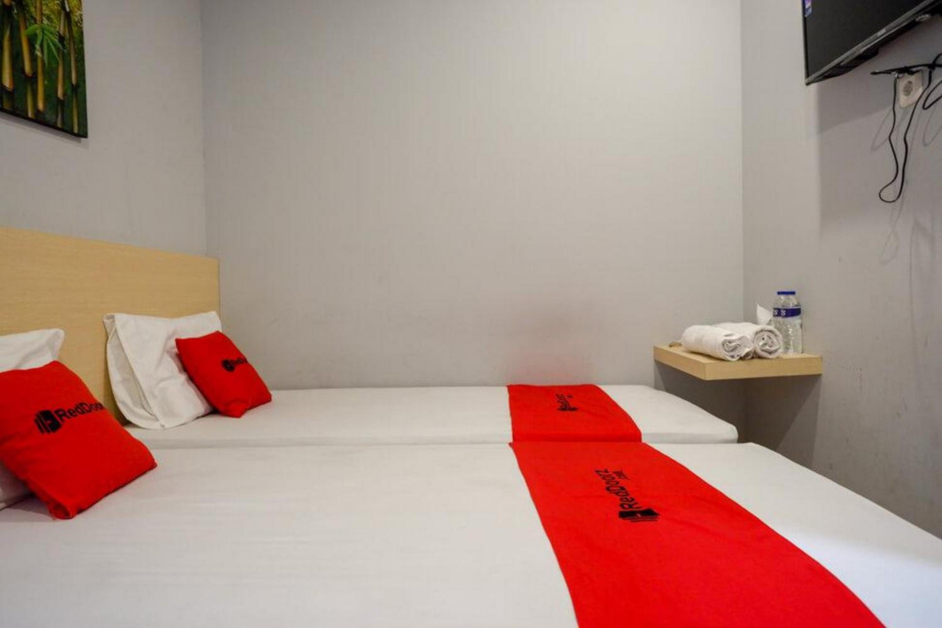 Standard Twin Room - Photo 1
