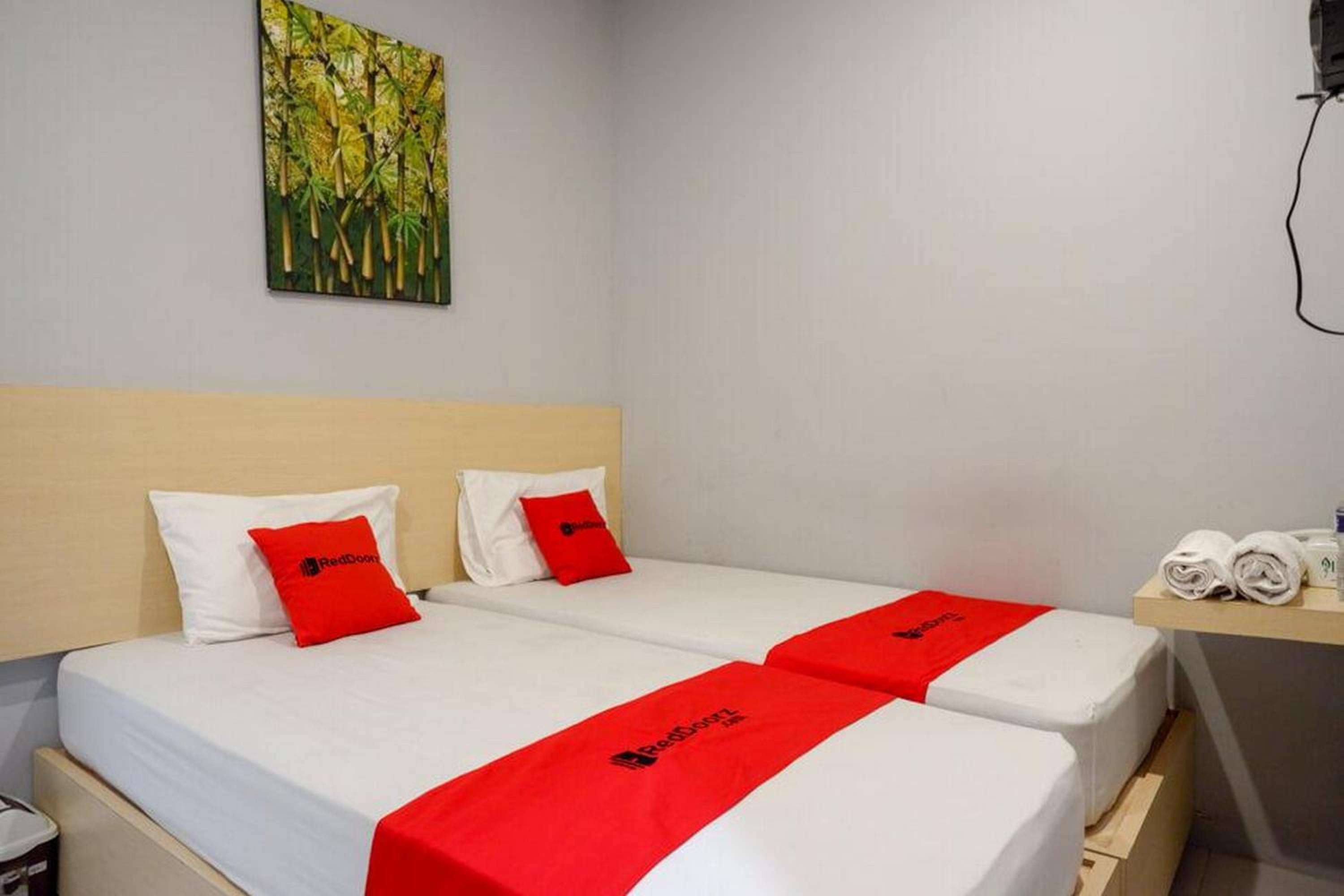 Standard Twin Room - Photo 3