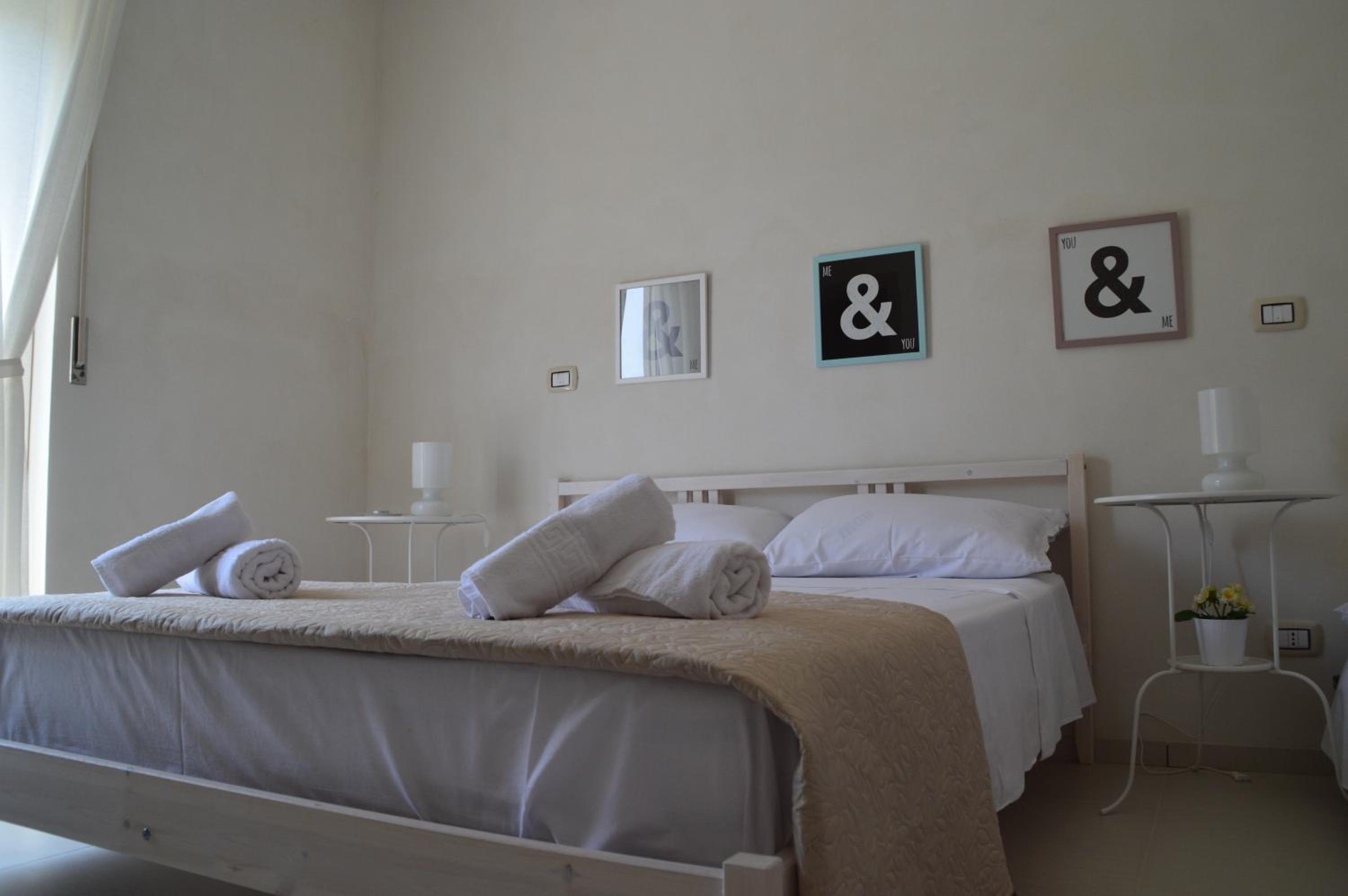 Quadruple Room with Balcony - Photo 9