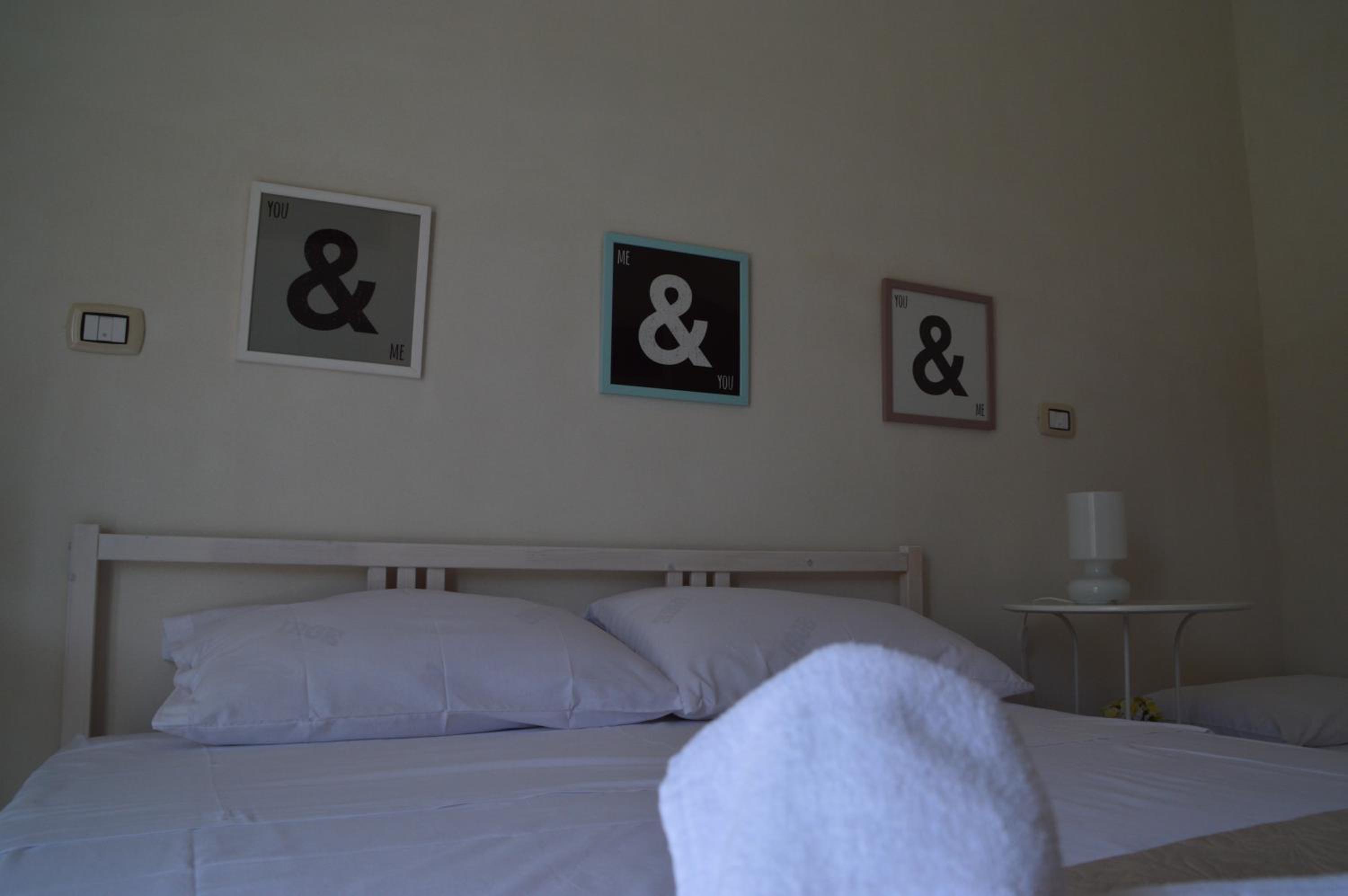 Quadruple Room with Balcony - Photo 10