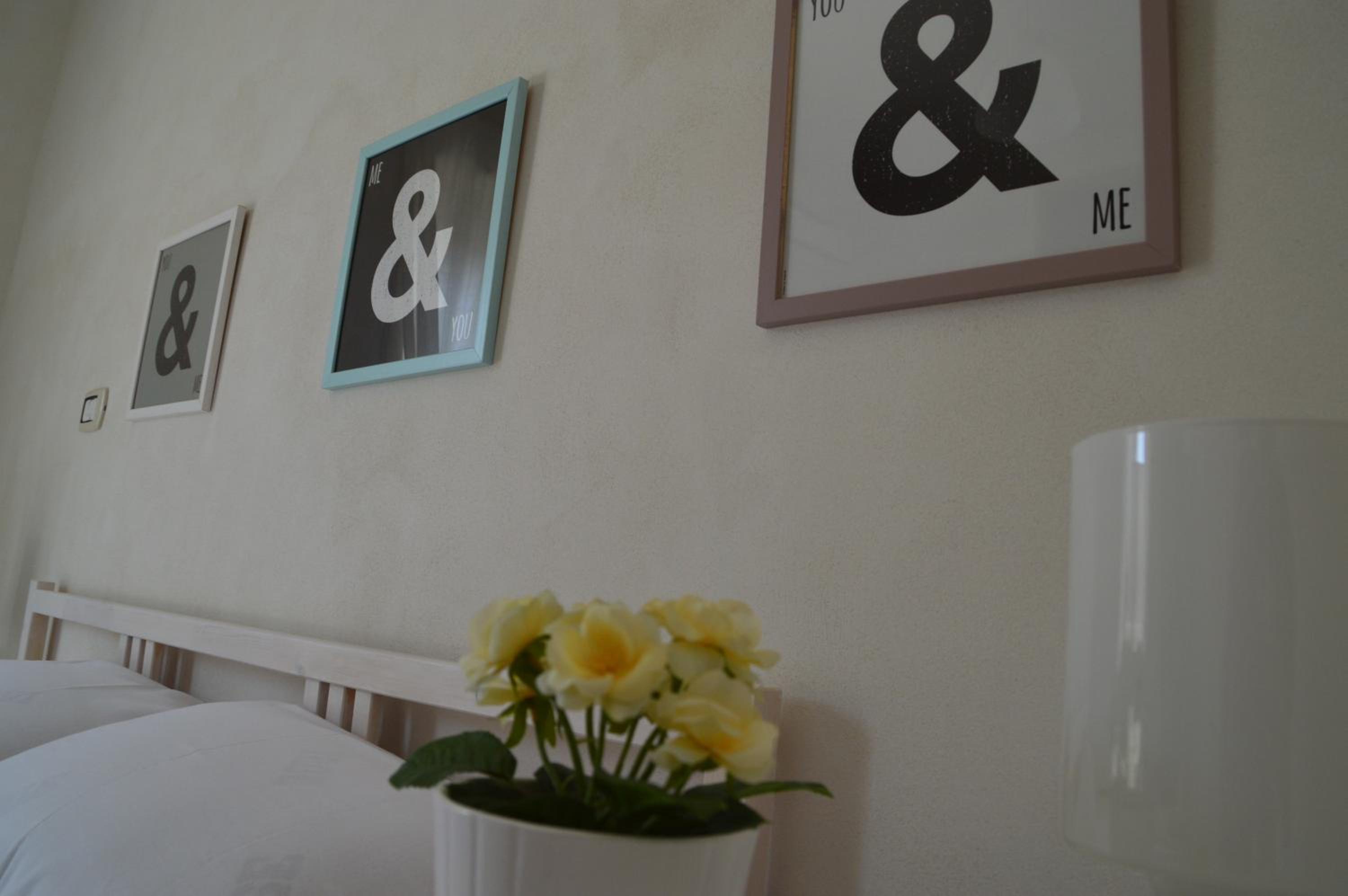 Quadruple Room with Balcony - Photo 8