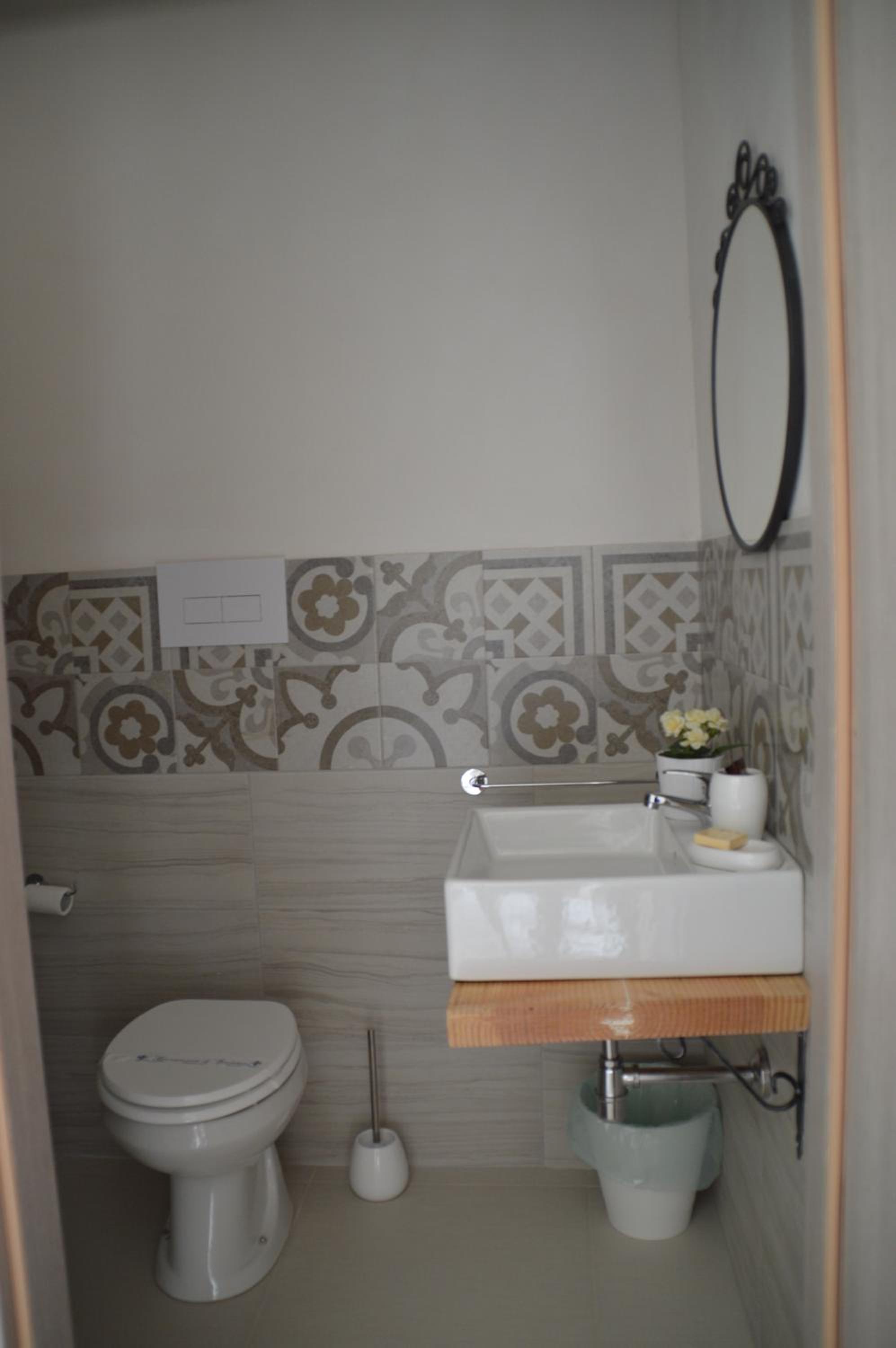 Quadruple Room with Balcony - Photo 13