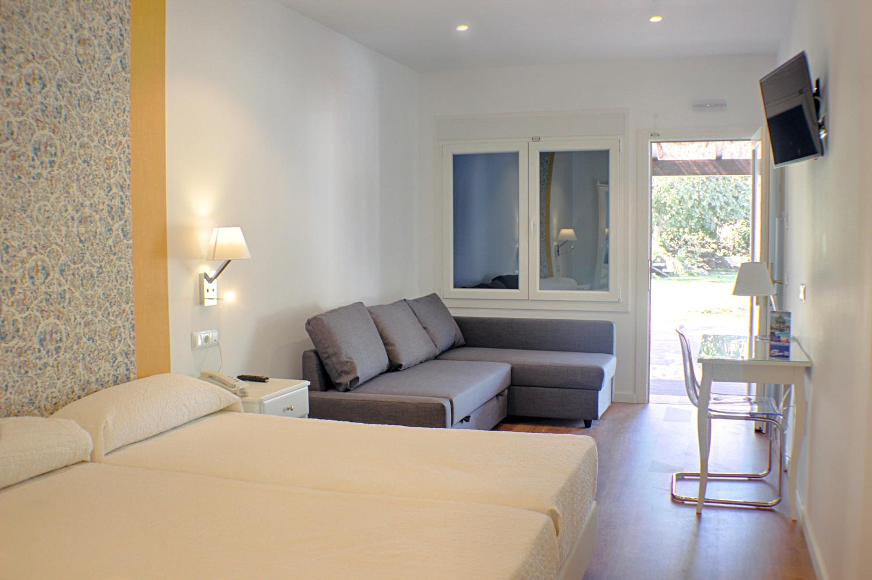 Habitación Doble o Twin Superior con Vista a la Piscina
