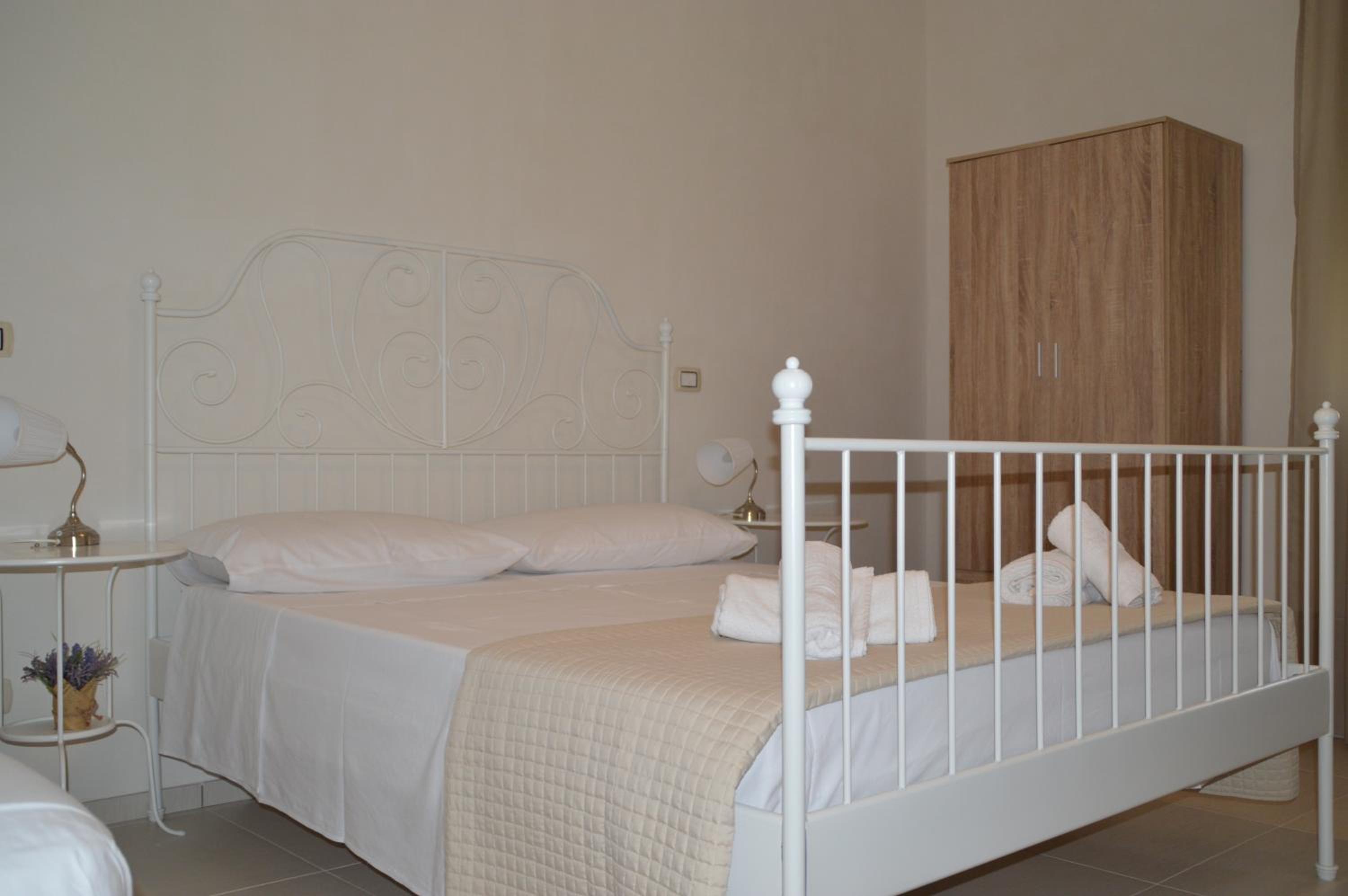 Family Room with Private Bathroom - Photo 14