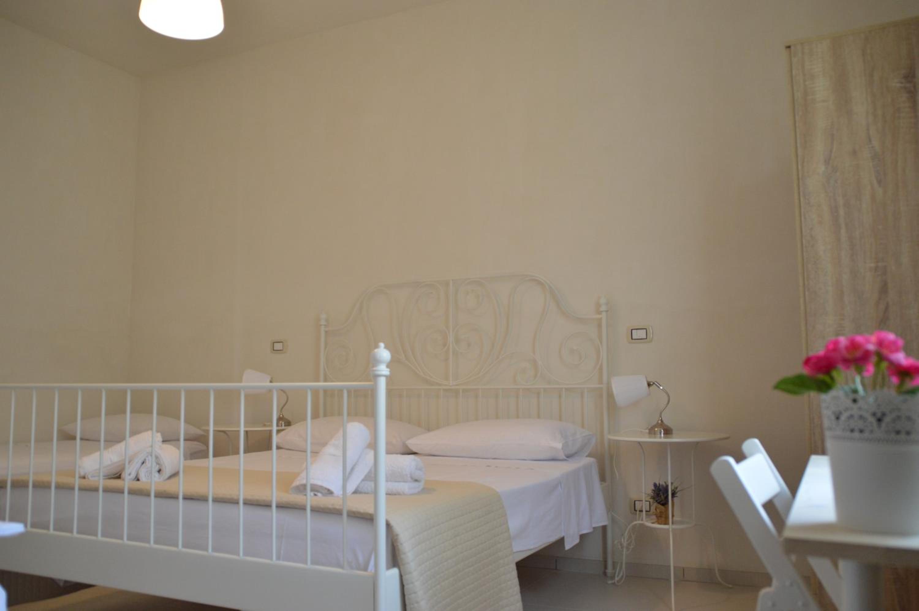 Family Room with Private Bathroom - Photo 29