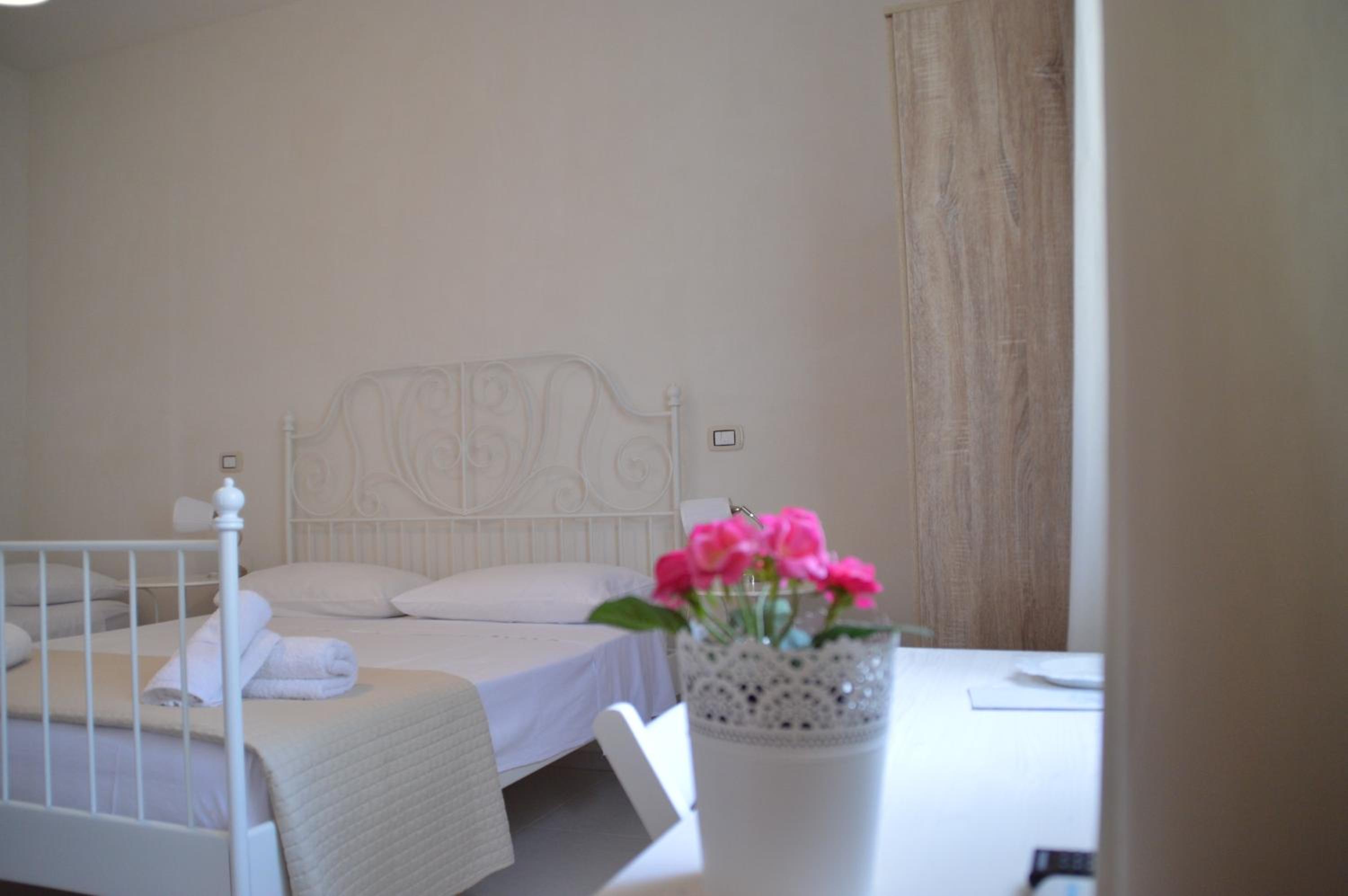Family Room with Private Bathroom - Photo 10