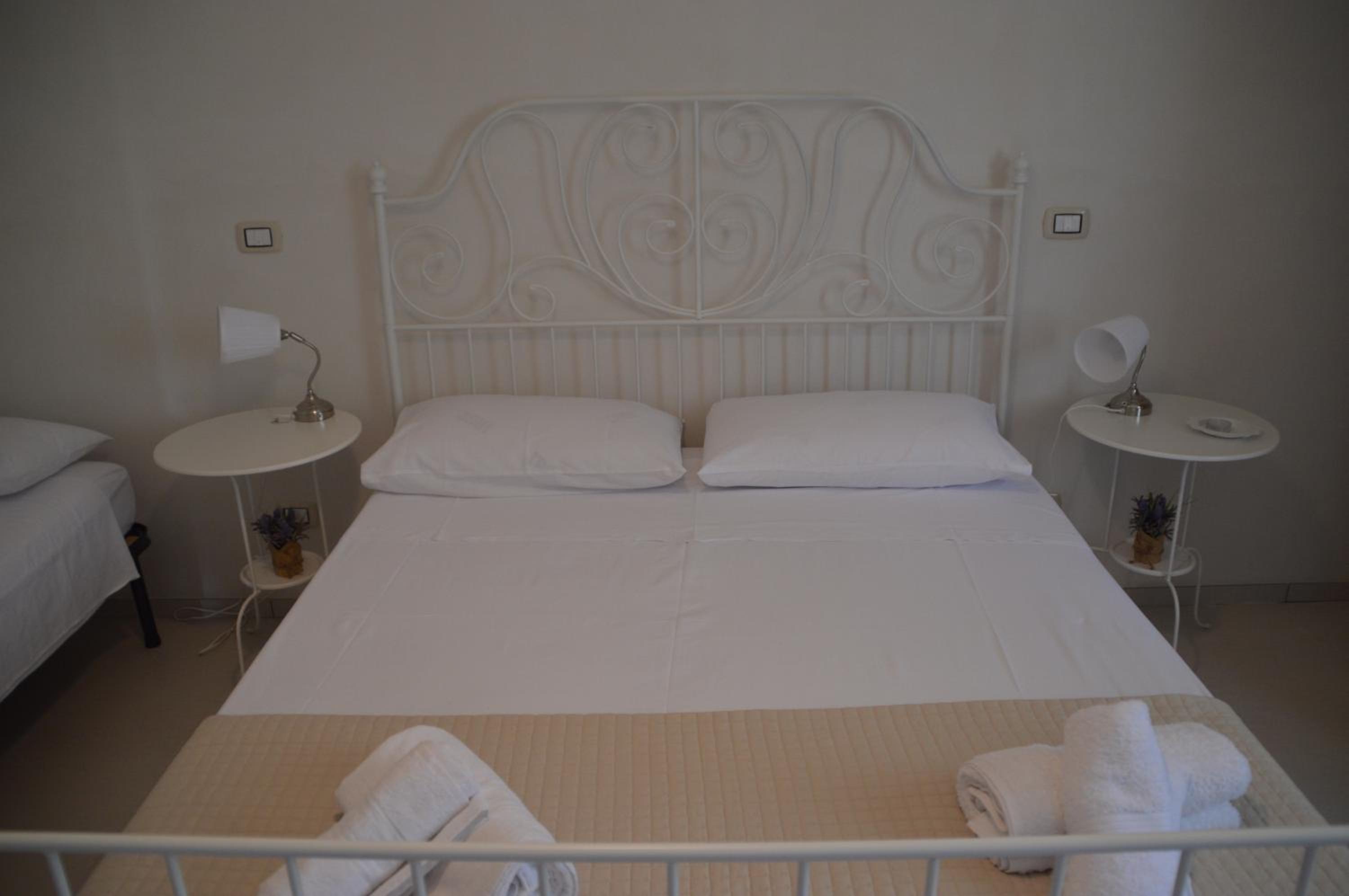Family Room with Private Bathroom - Photo 17