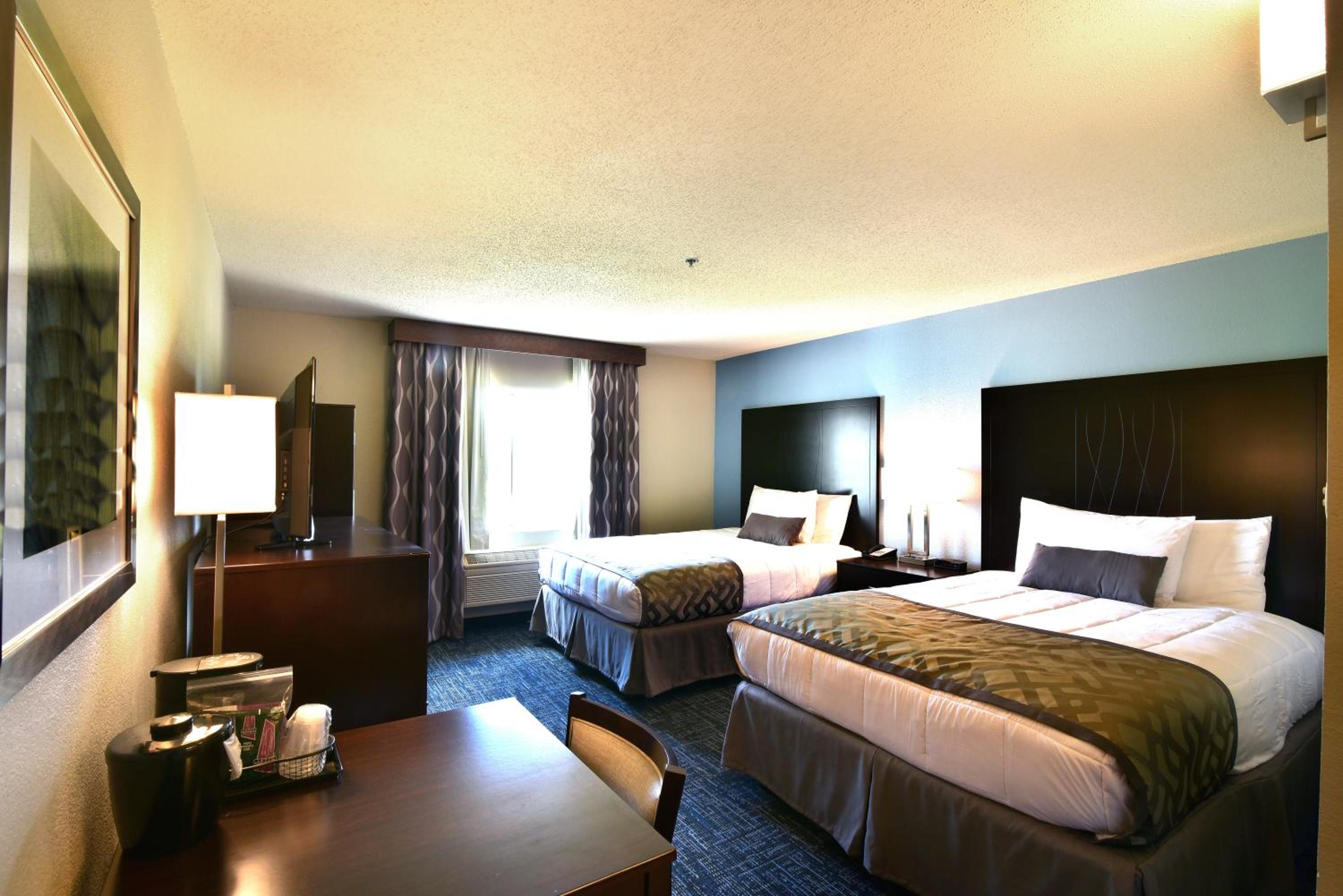 Queen Room with Two Queen Beds - Non-Smoking - Photo 5