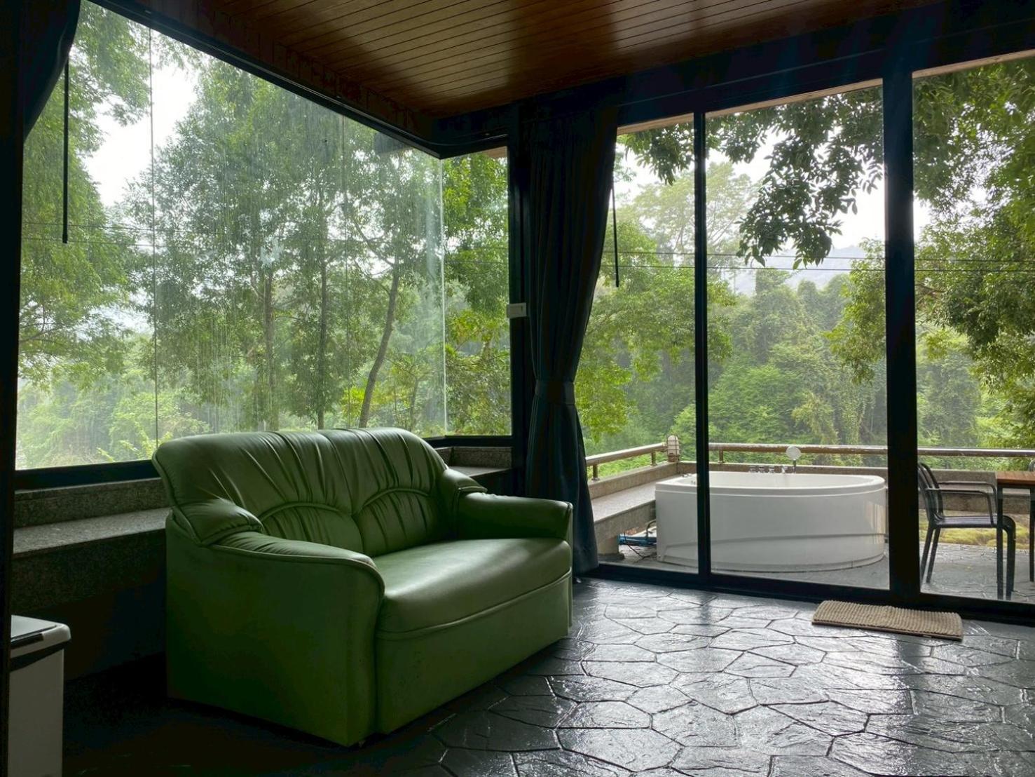Deluxe Suite - Photo 5