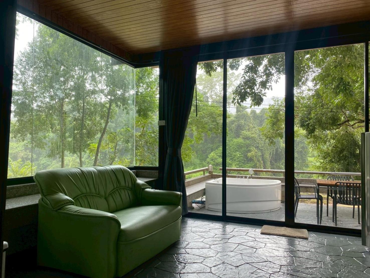 Deluxe Suite - Photo 6