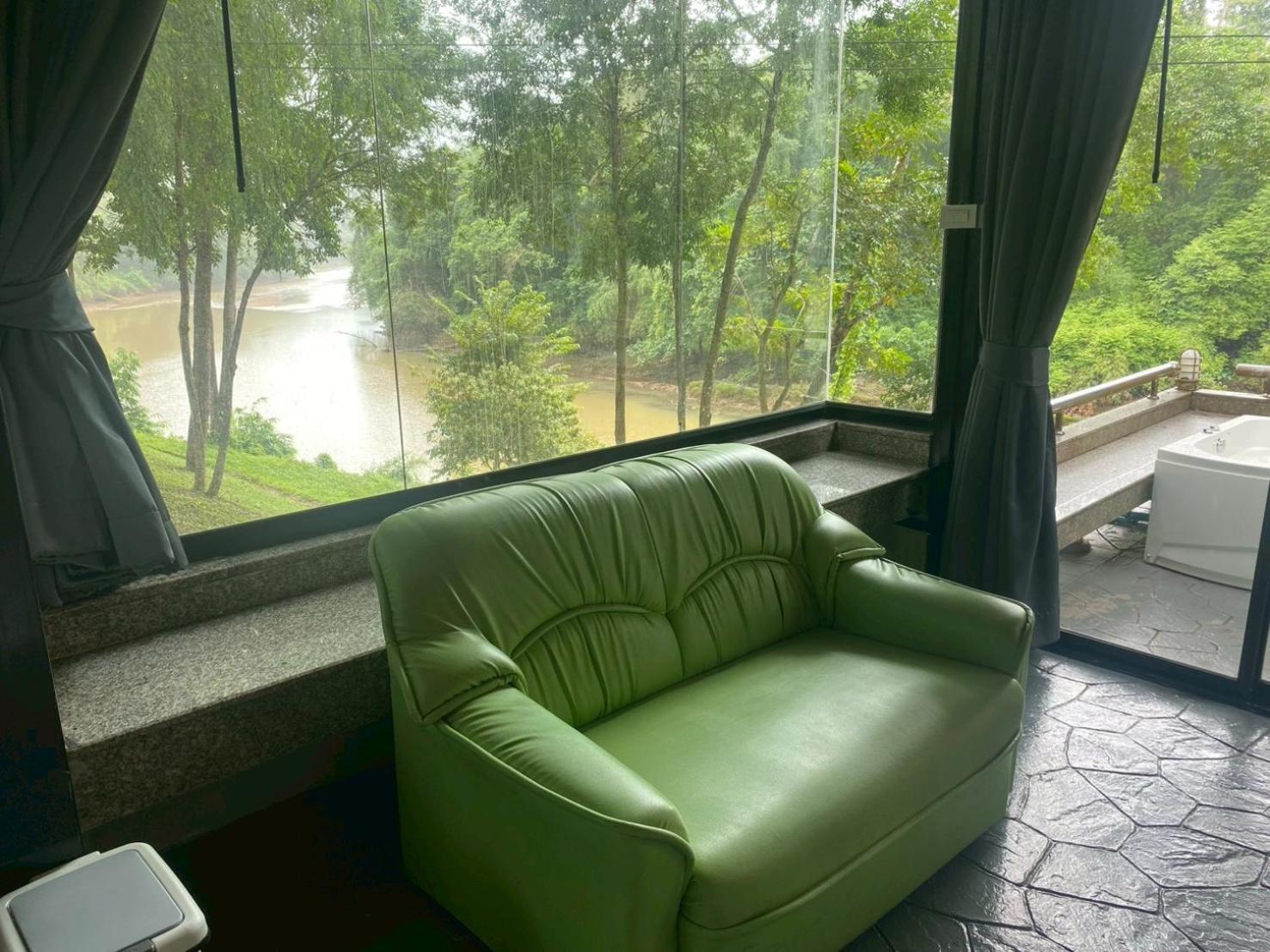 Deluxe Suite - Photo 10